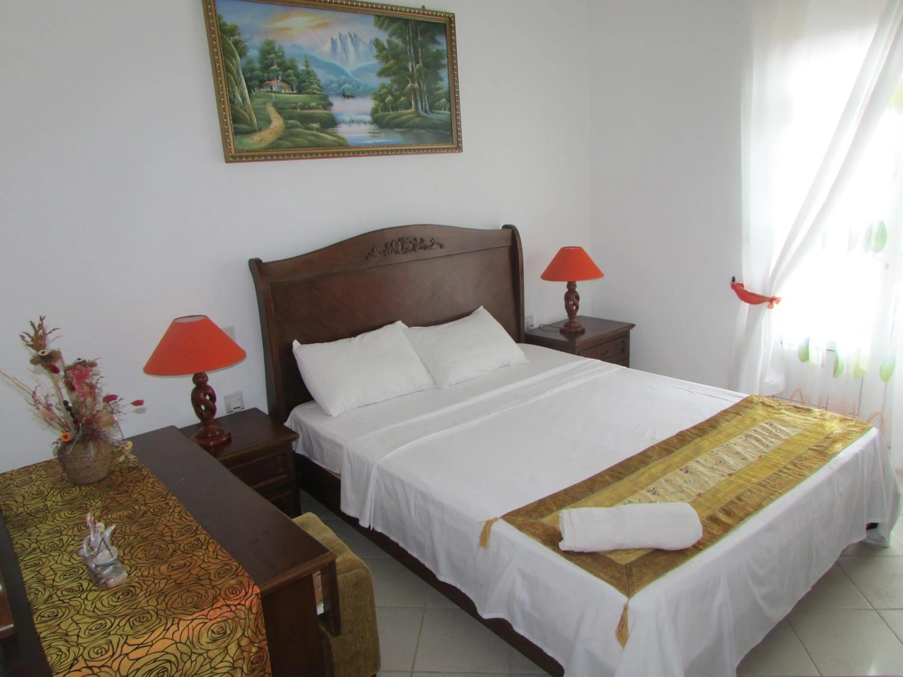 Bedroom, Bed in Golden Rod villa