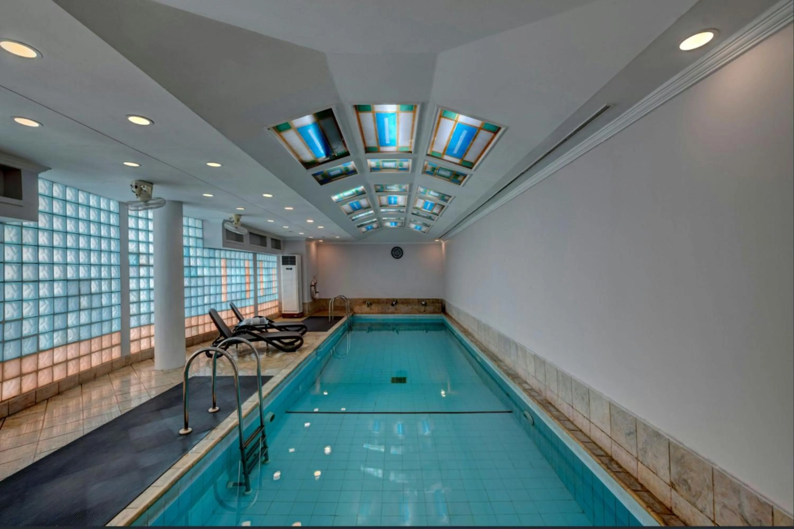 Swimming pool in Karachi Marriott Hotel