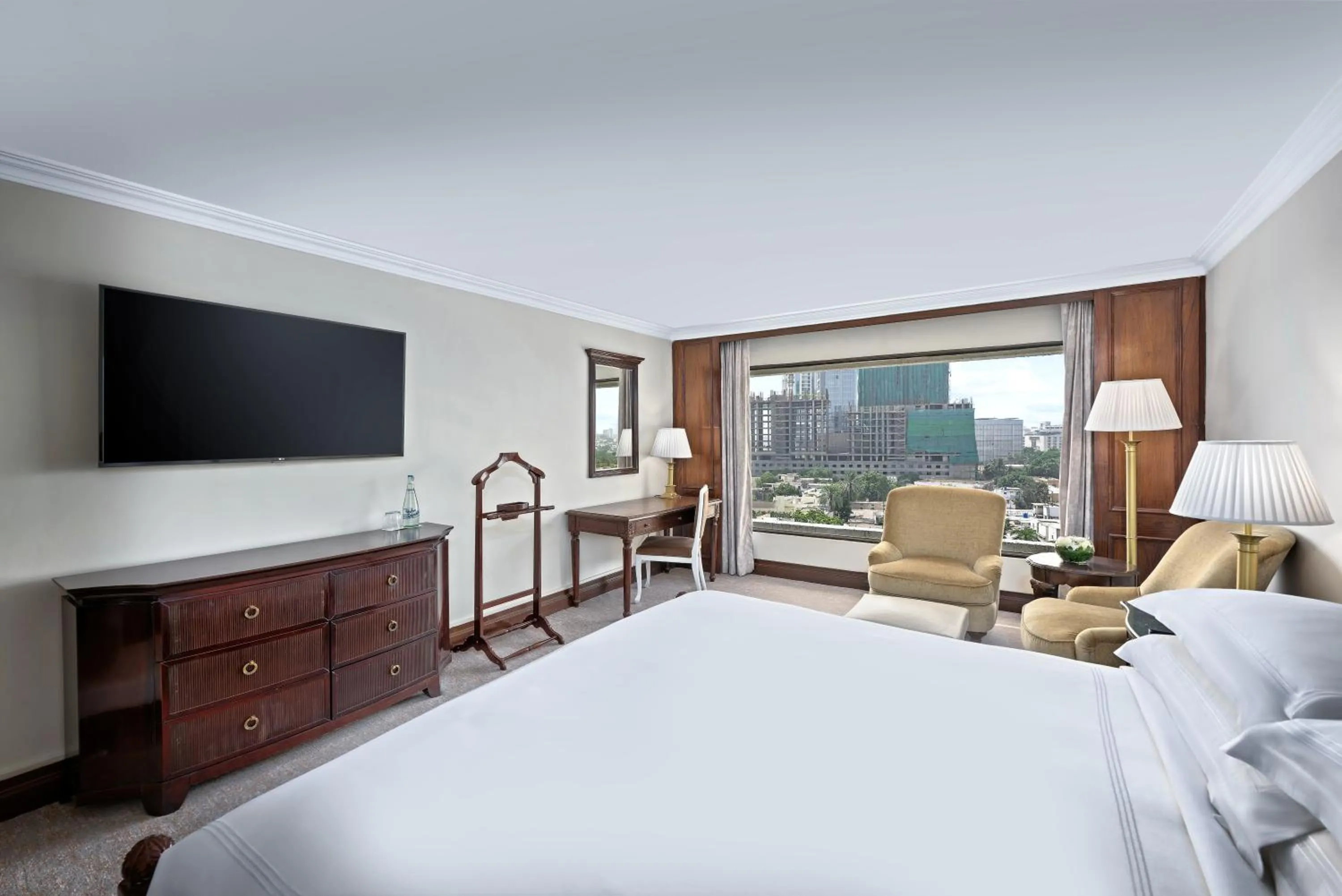 Bed in Karachi Marriott Hotel