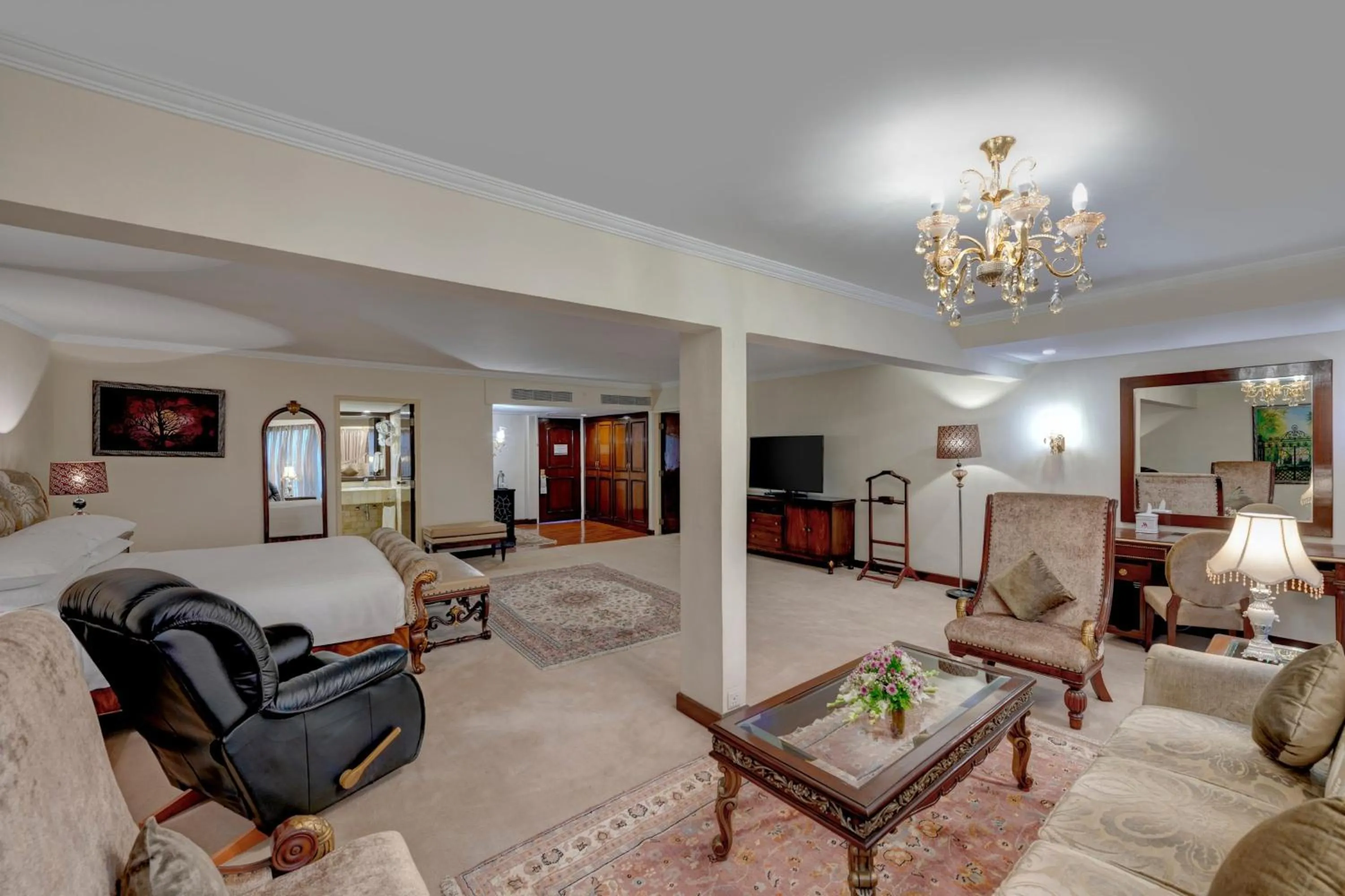 Bedroom in Karachi Marriott Hotel