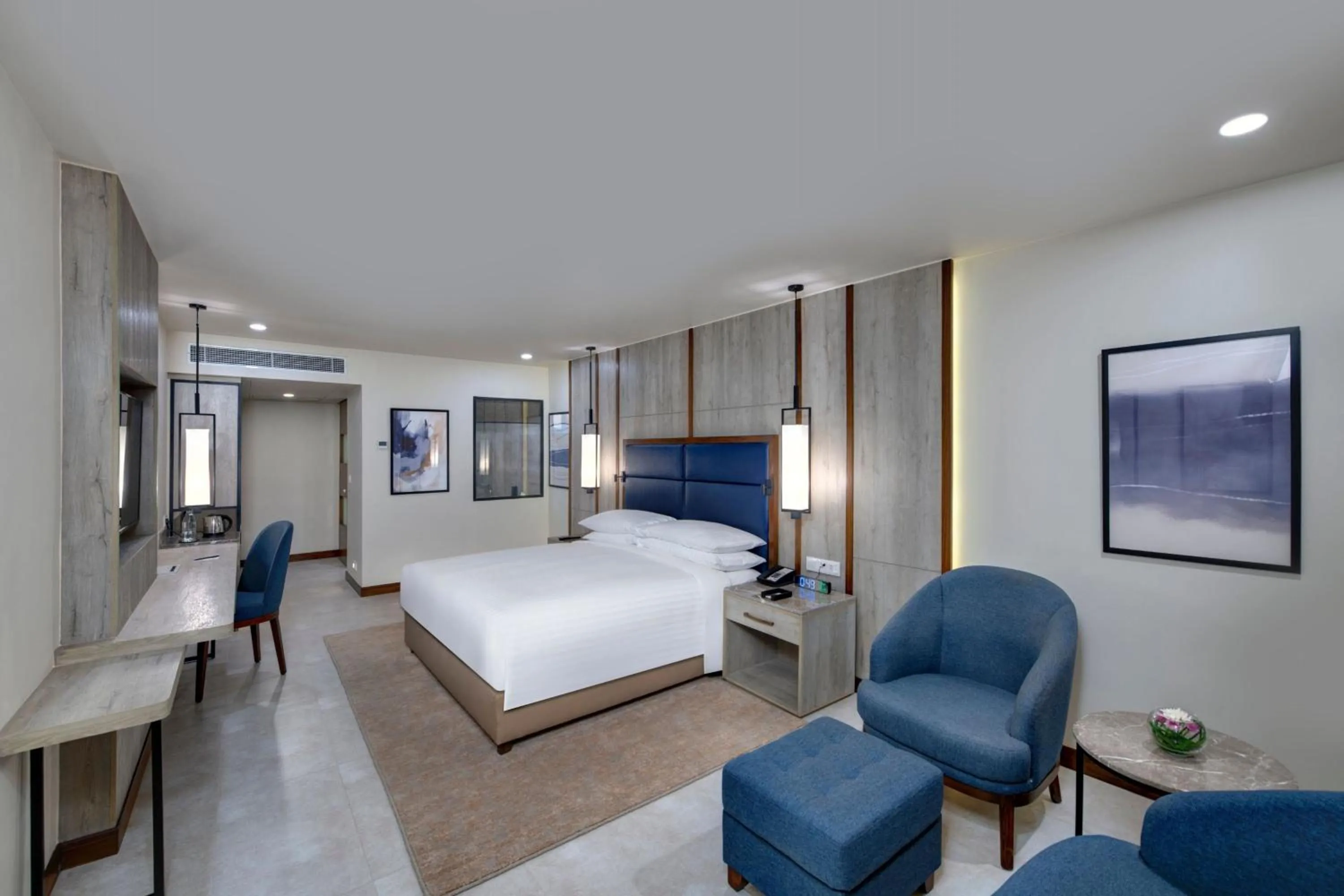 Lounge or bar, Bed in Karachi Marriott Hotel