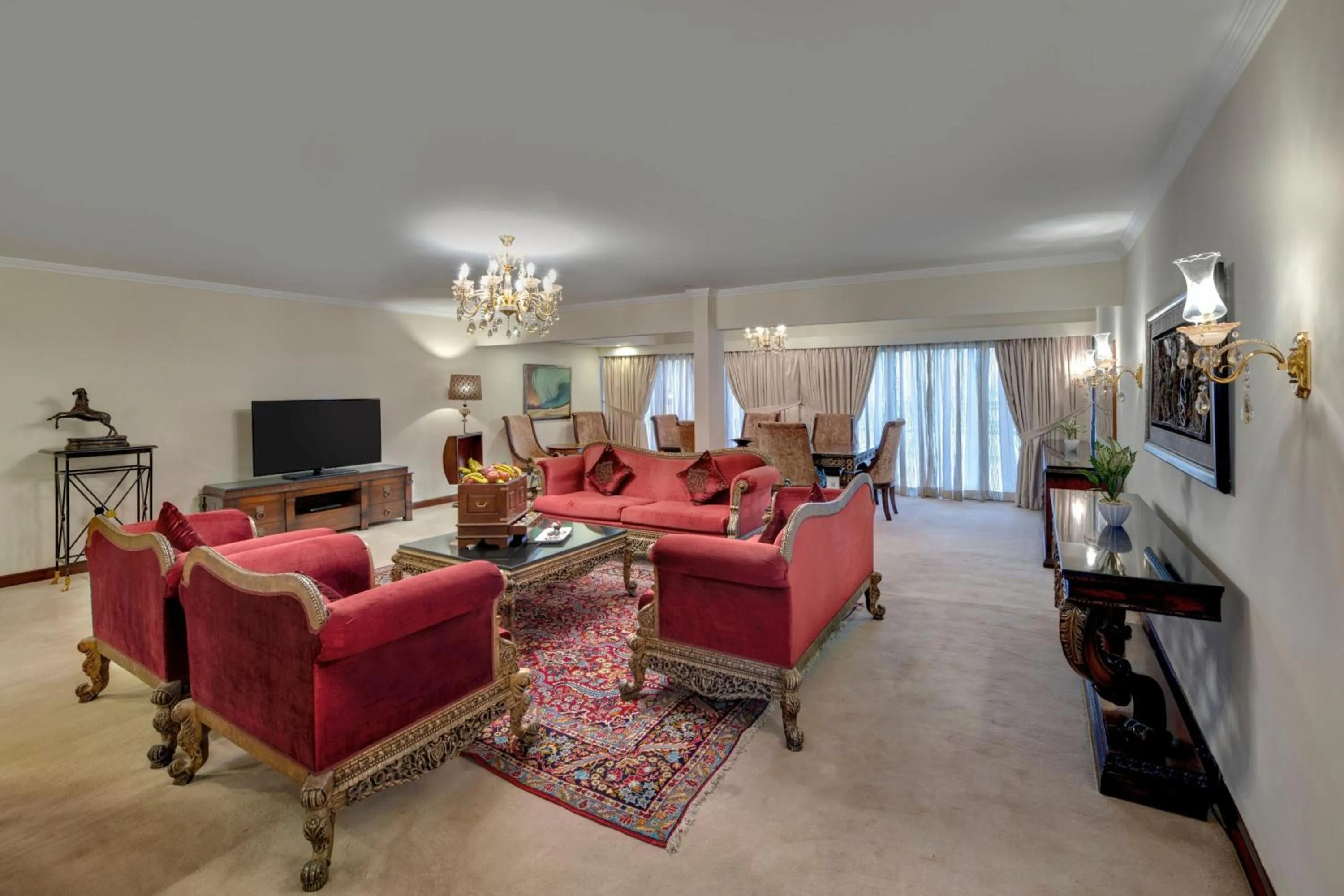 Bedroom in Karachi Marriott Hotel