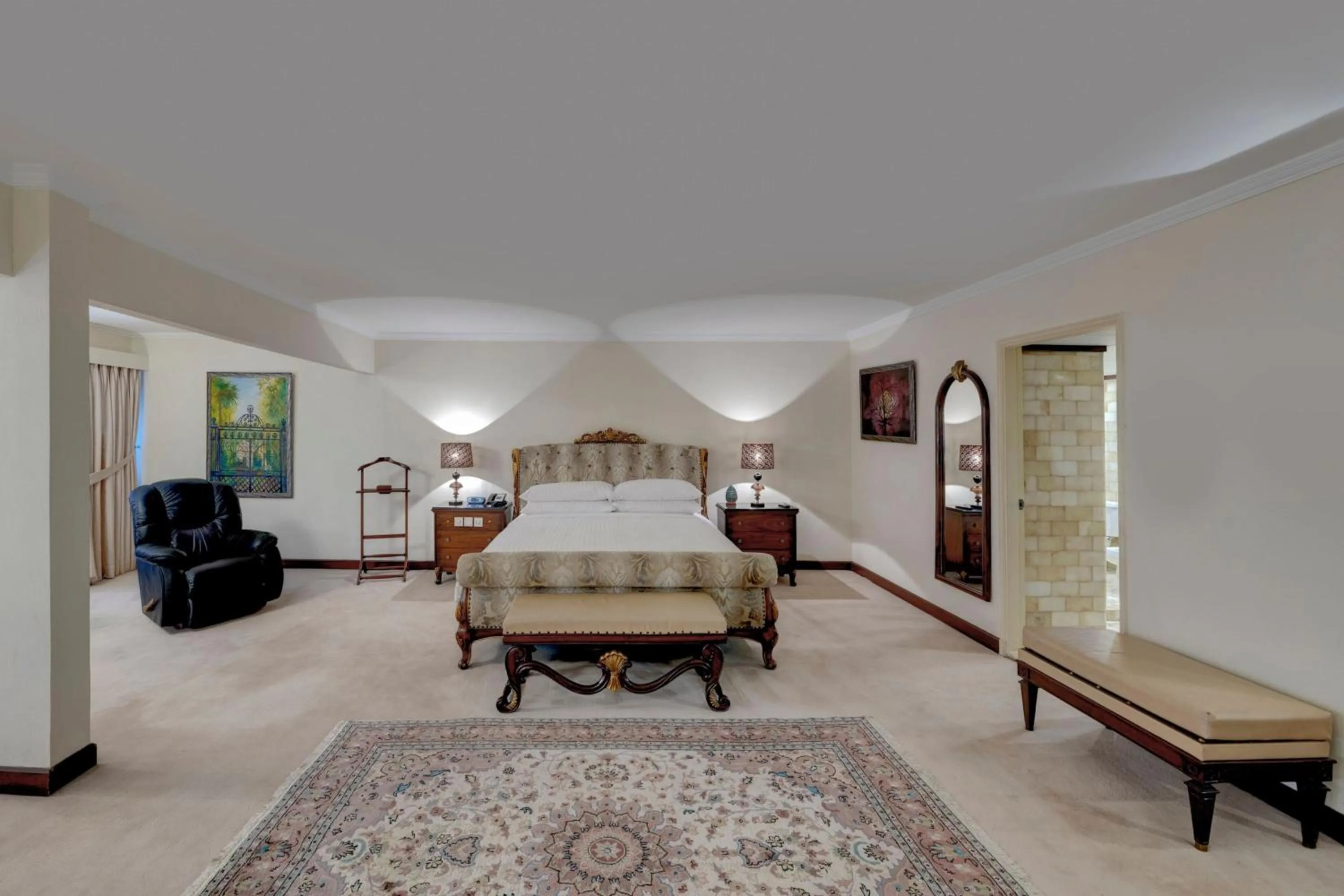 Bedroom, Bed in Karachi Marriott Hotel