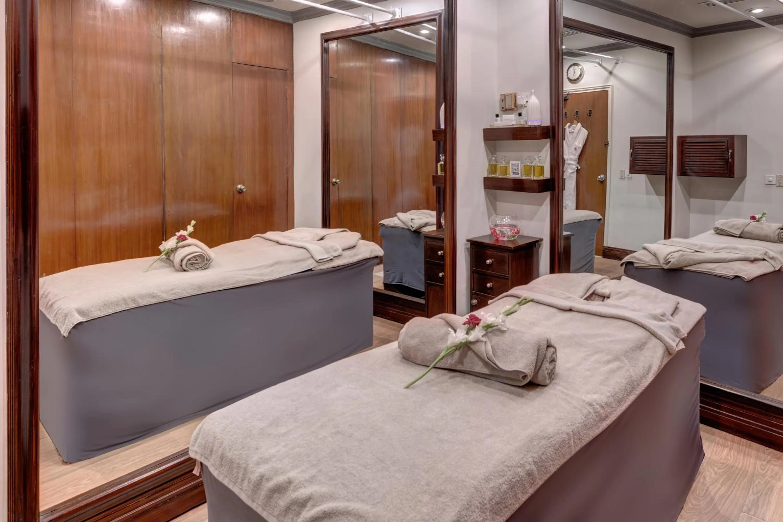 Bed in Karachi Marriott Hotel