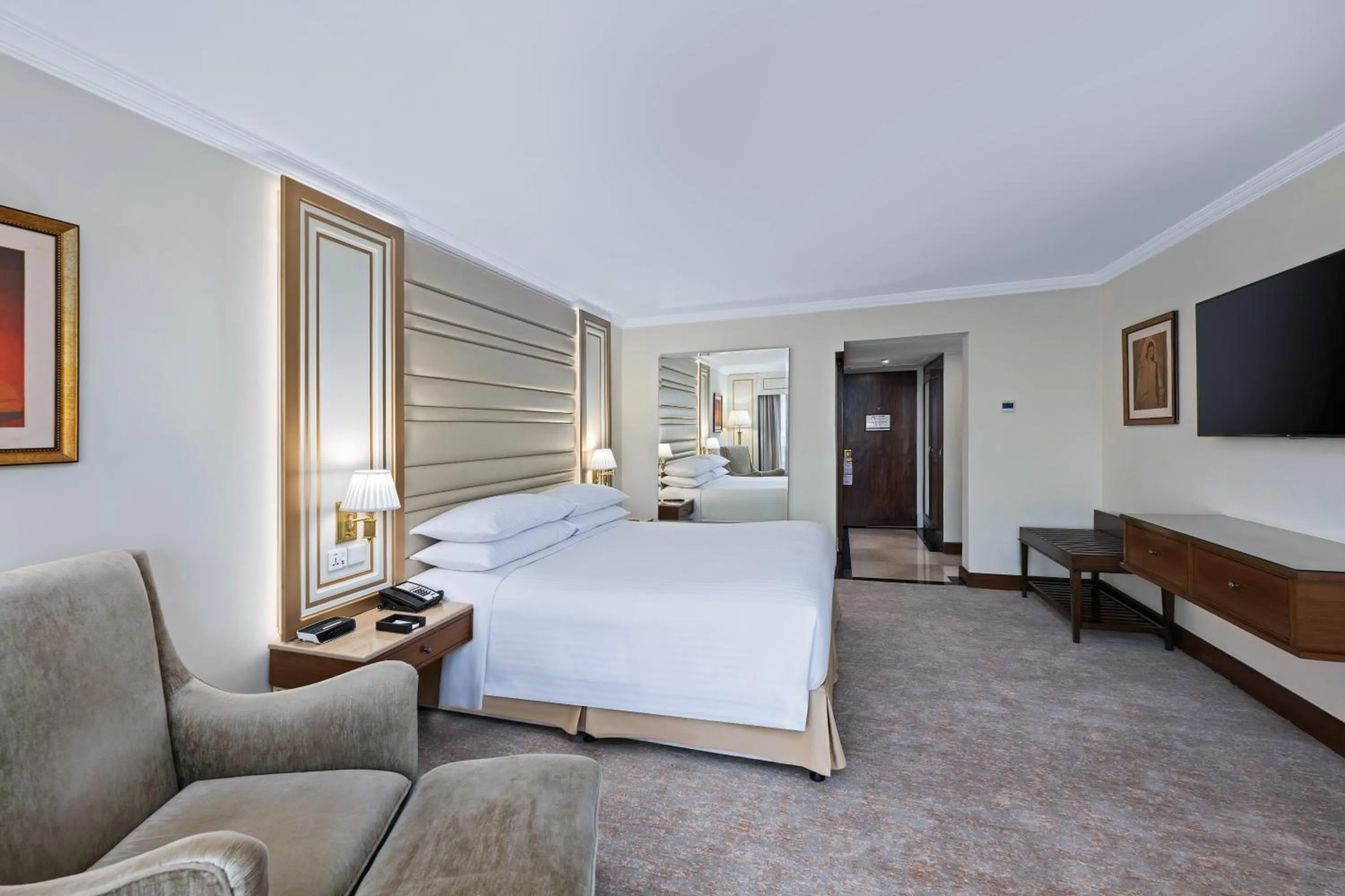 Bed in Karachi Marriott Hotel