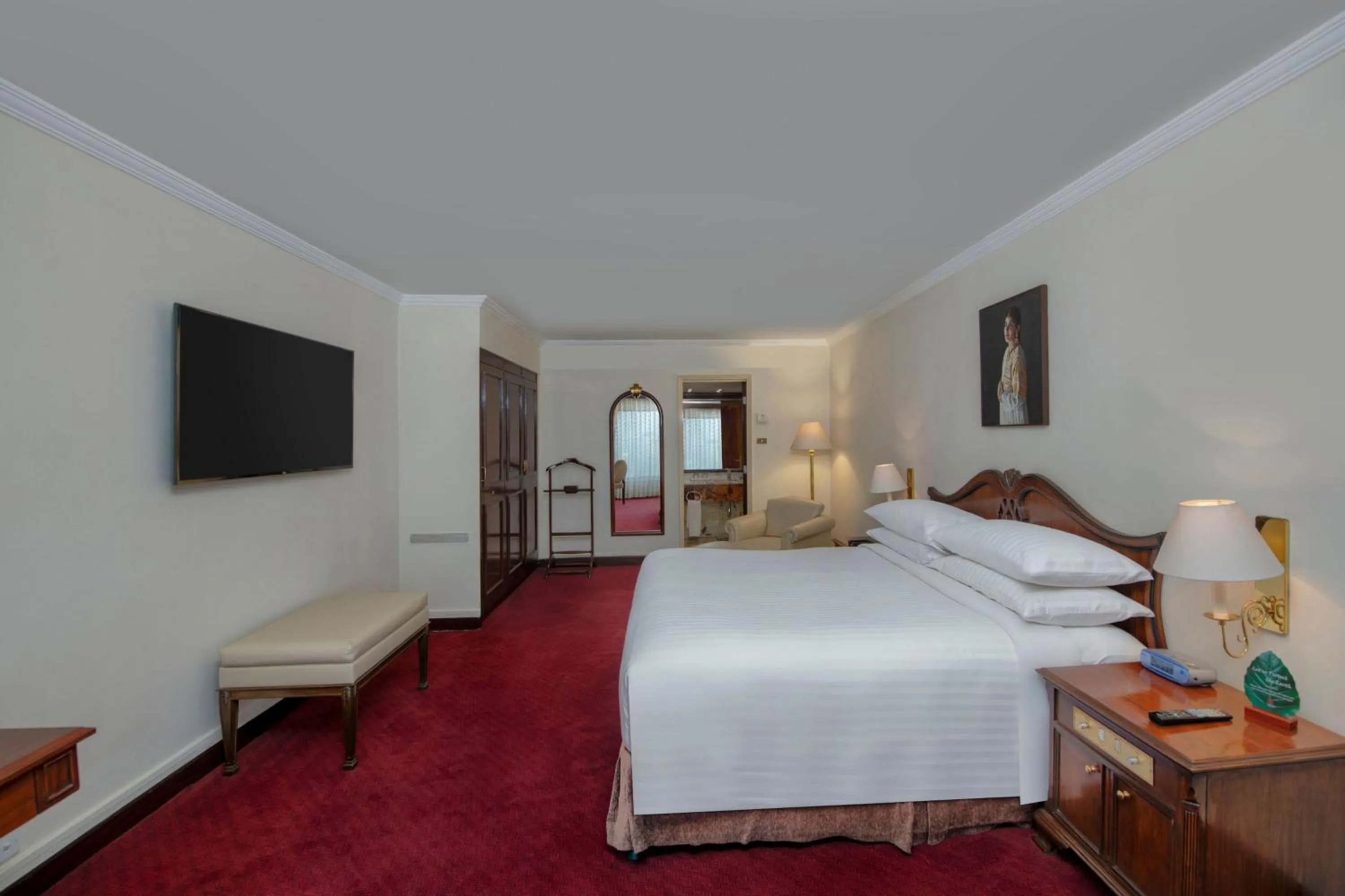 Bedroom, Bed in Karachi Marriott Hotel