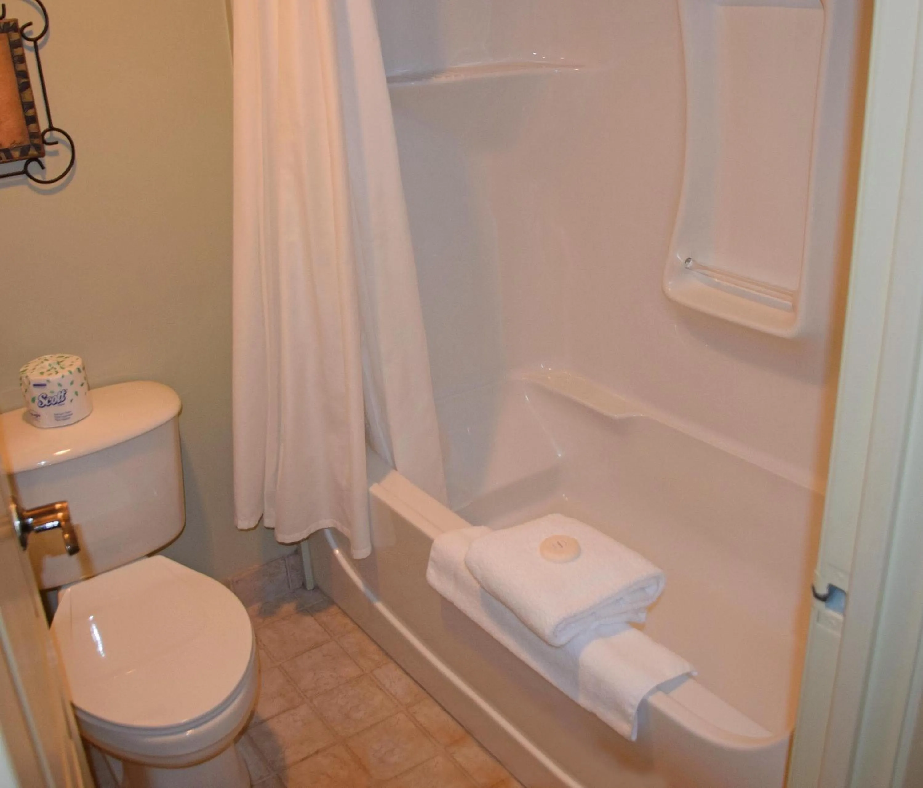 Bathroom in Stone Gate Inn