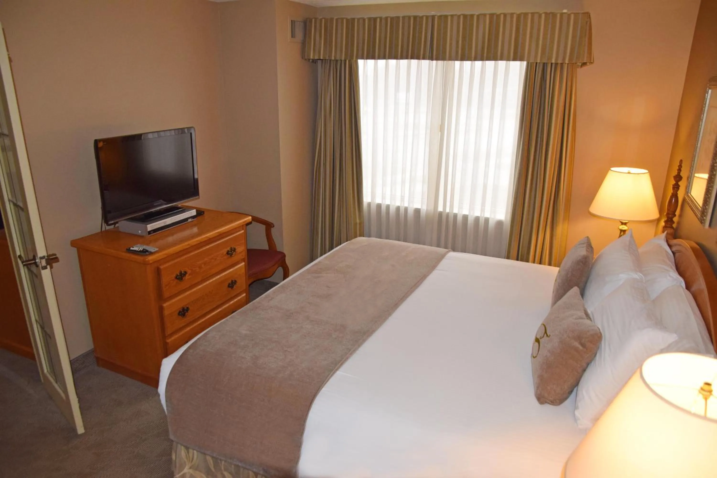 Bedroom, Bed in Stone Gate Inn