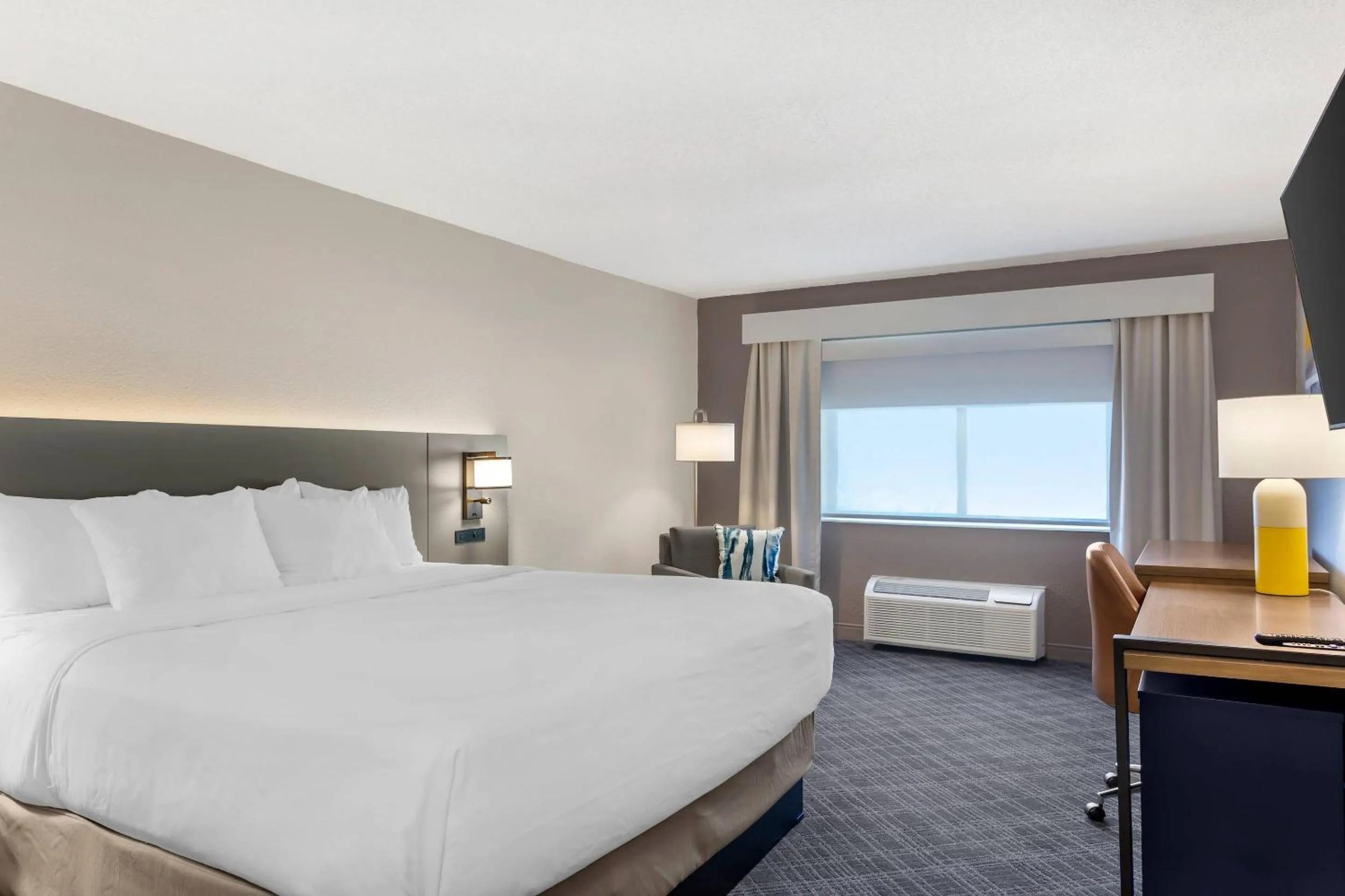 Bedroom, Bed in Comfort Inn Huntington near University area