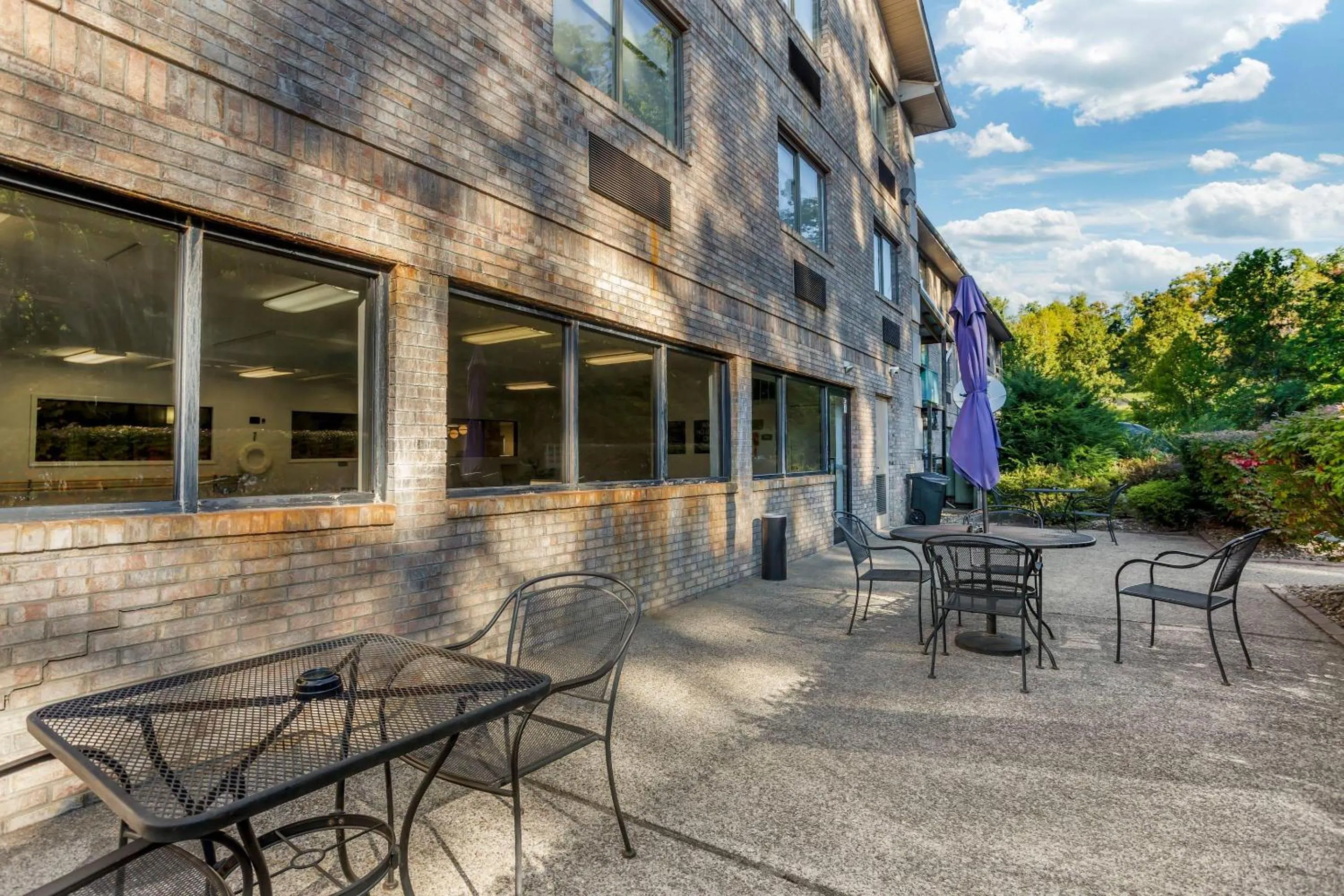 Property building in Comfort Inn Huntington near University area