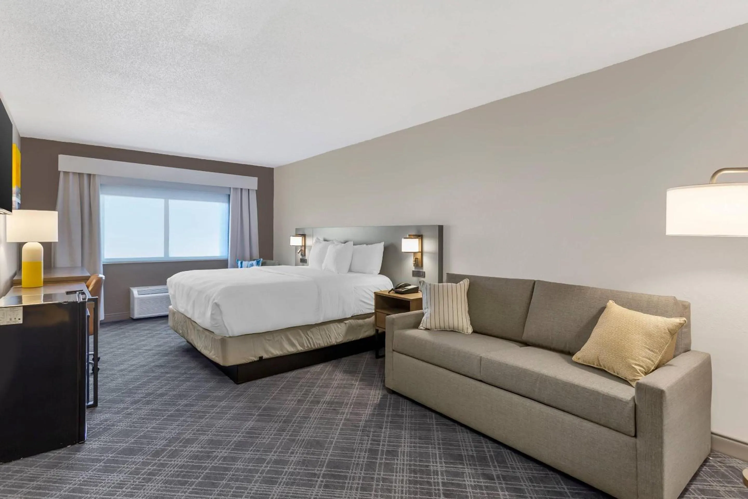 Bedroom, Bed in Comfort Inn Huntington near University area