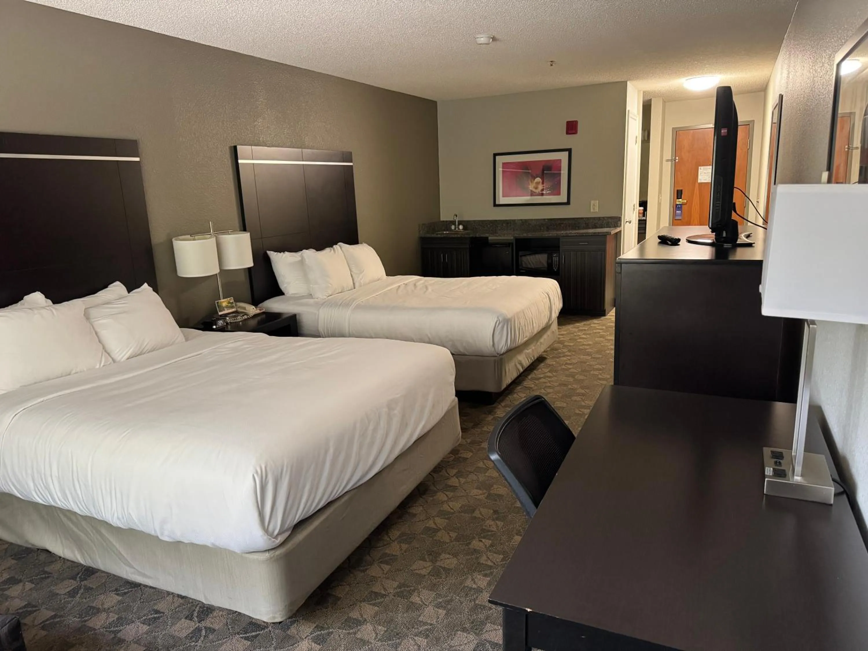 Bed in Comfort Inn Huntington near University area