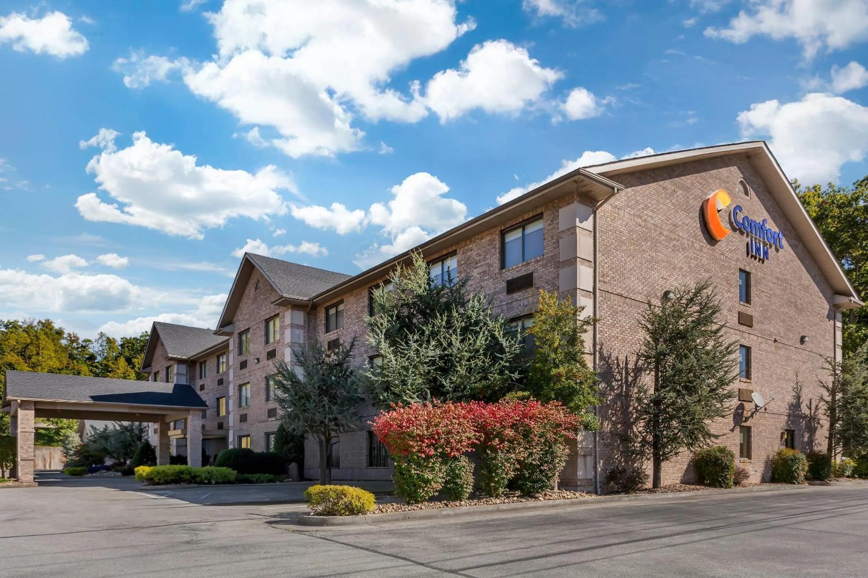 Property building in Comfort Inn Huntington near University area