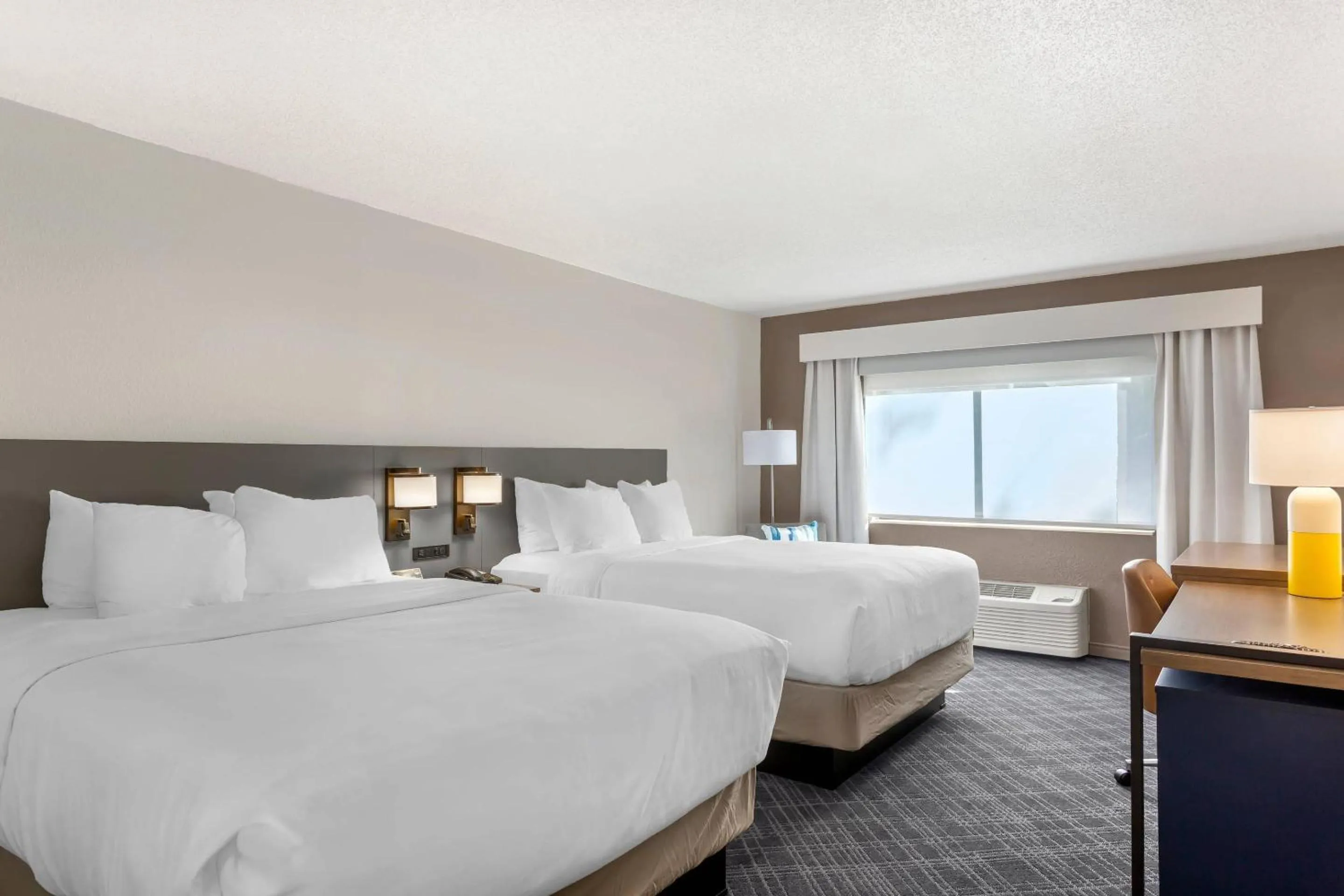 Bedroom, Bed in Comfort Inn Huntington near University area