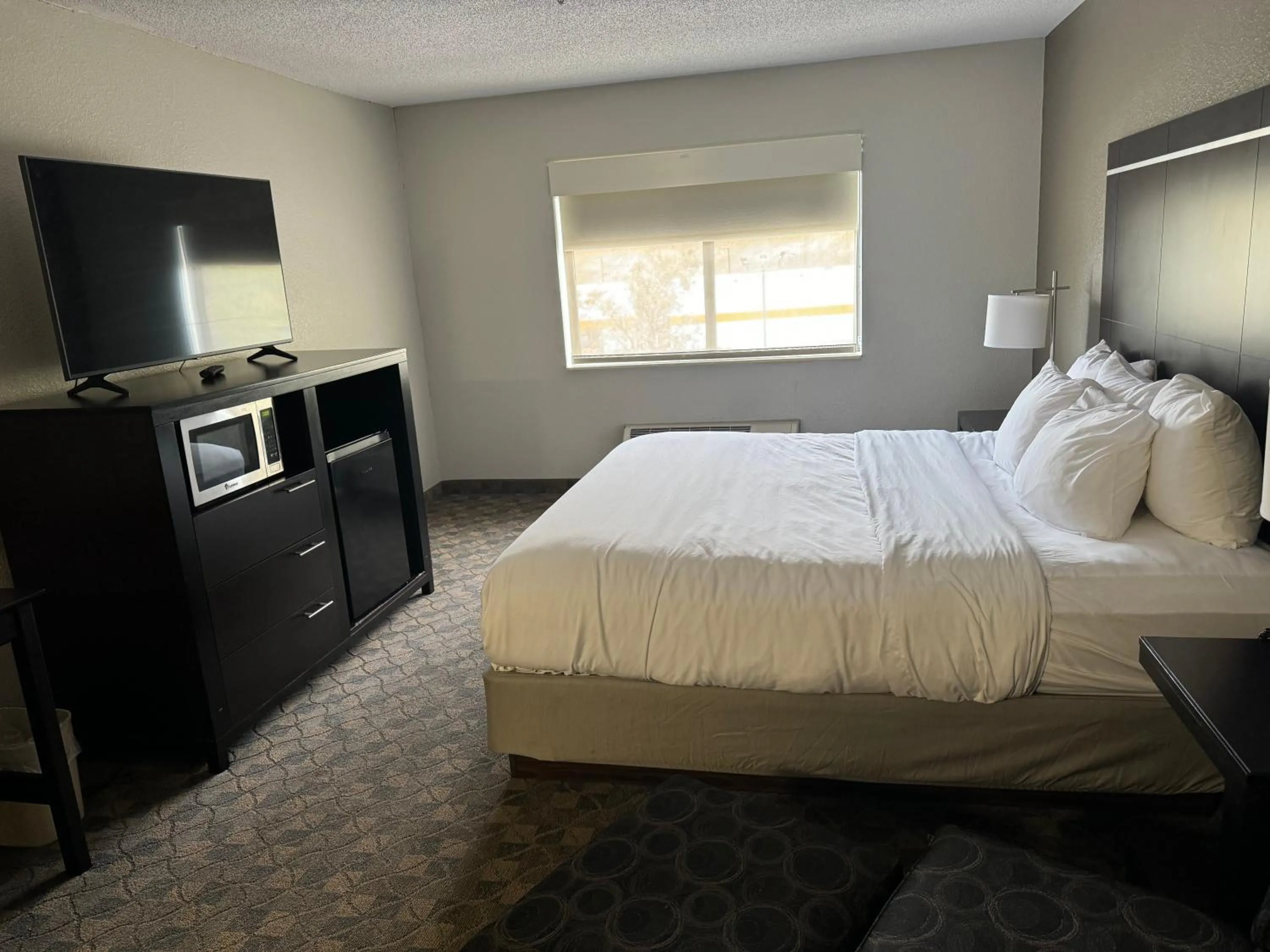 Bed in Comfort Inn Huntington near University area