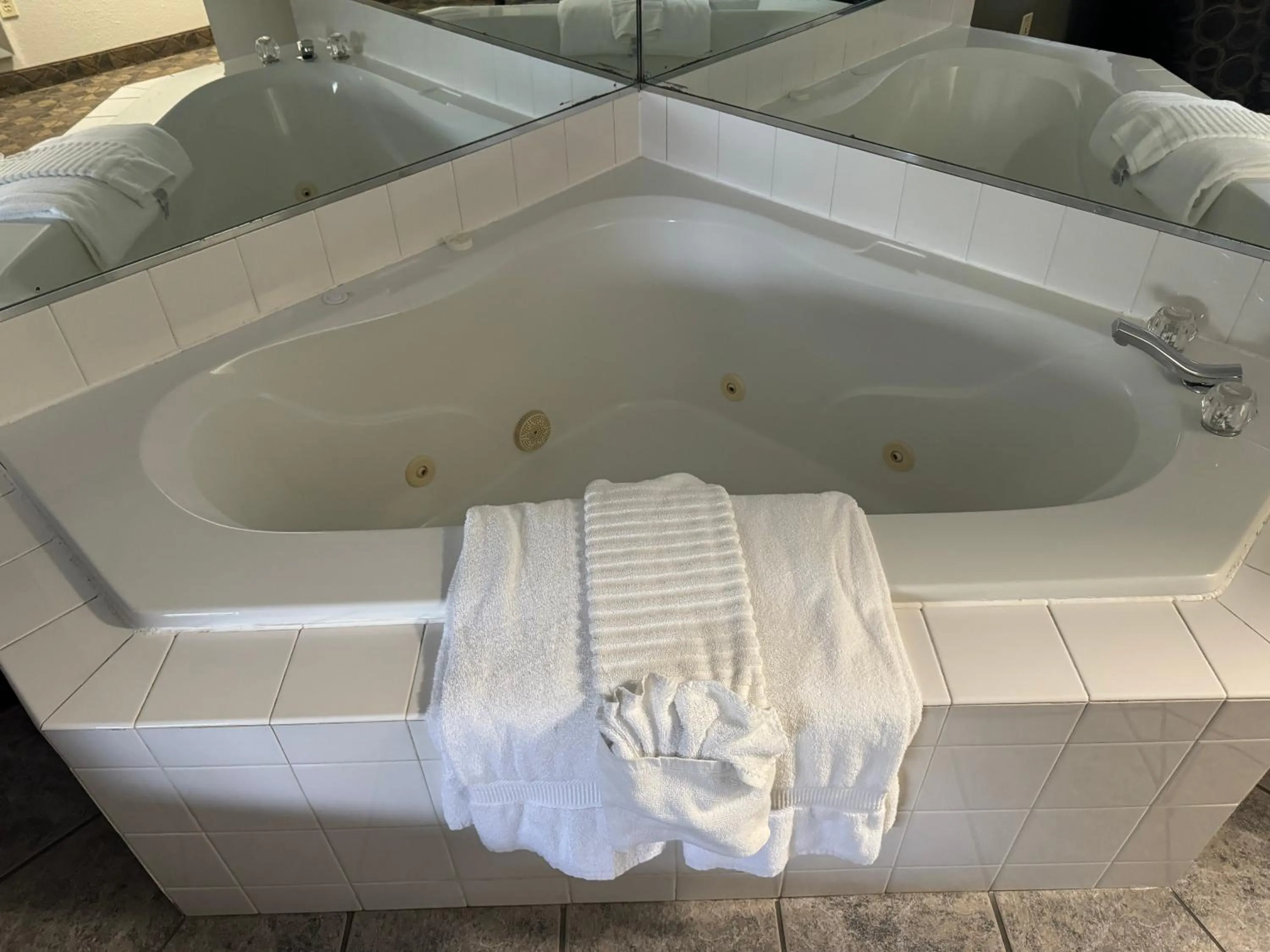 Bath in Comfort Inn Huntington near University area