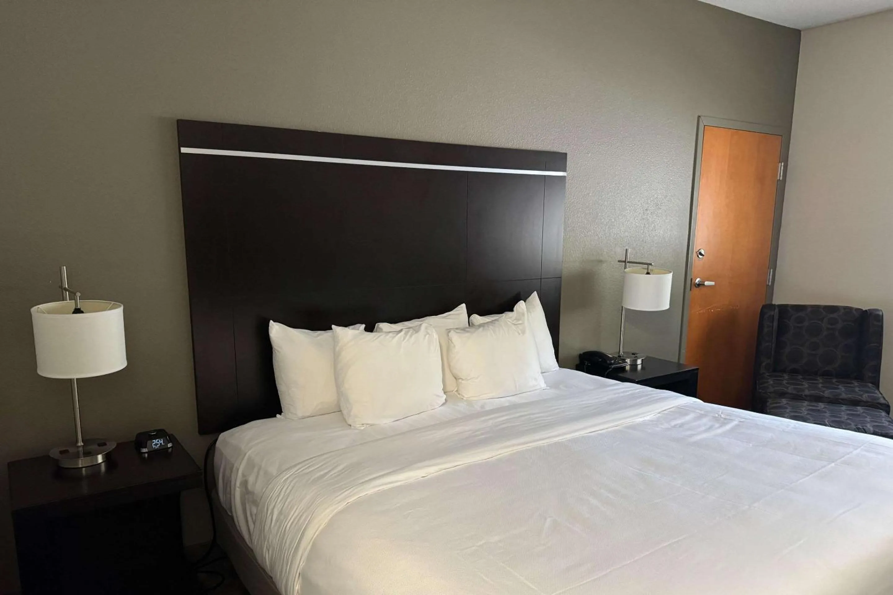Bedroom, Bed in Comfort Inn Huntington near University area