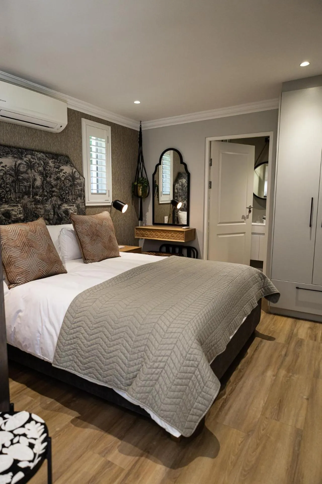 Bed in Cape Village Lodge