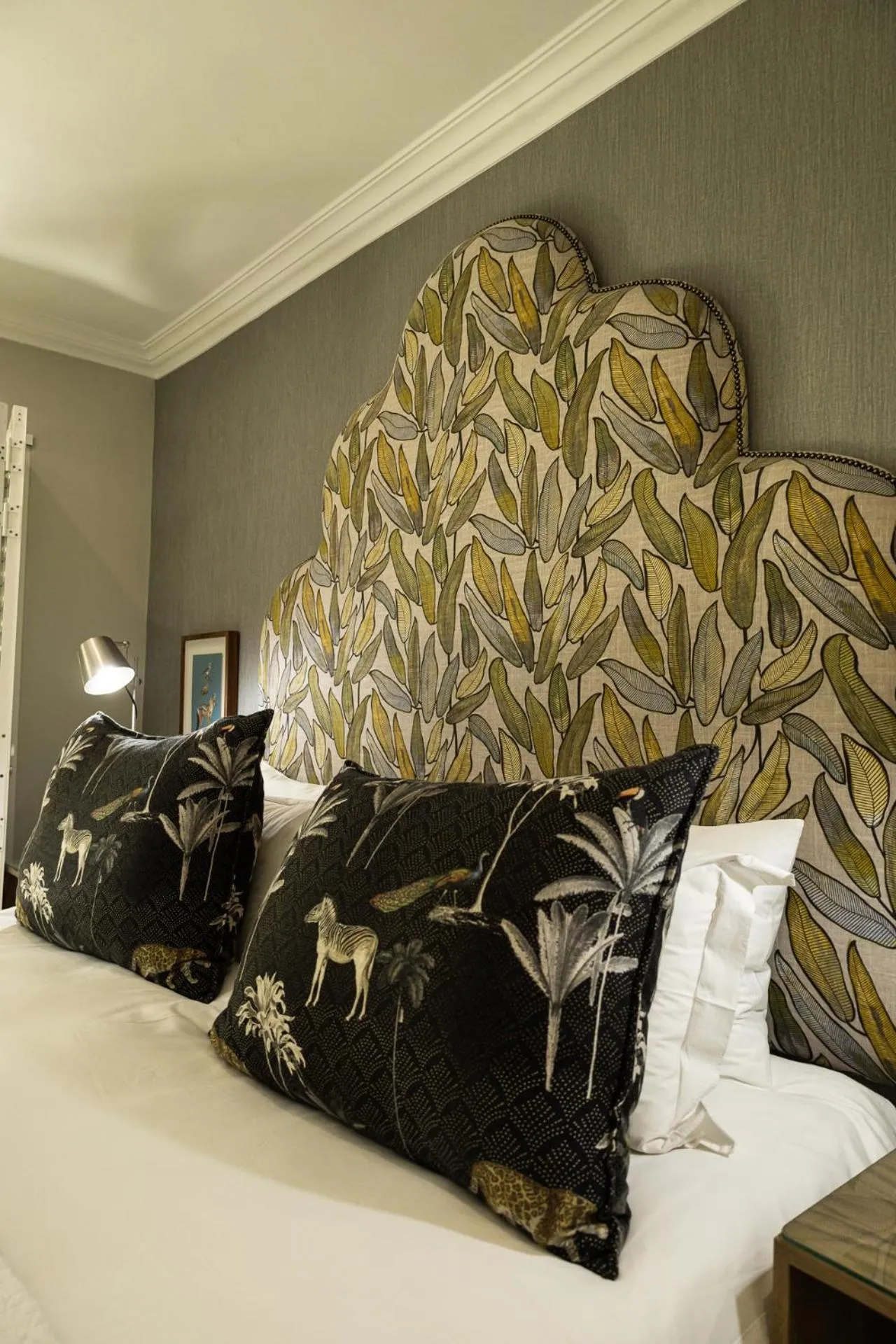 Bed in Cape Village Lodge