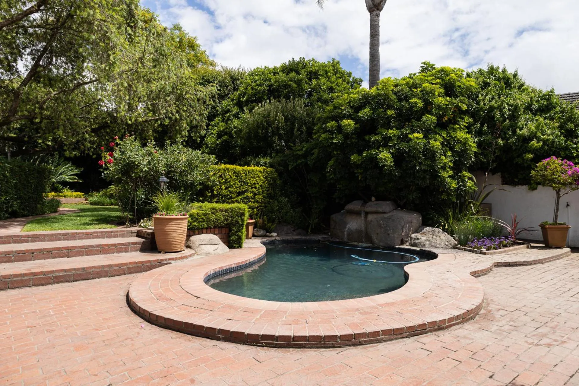 Swimming pool in Cape Village Lodge