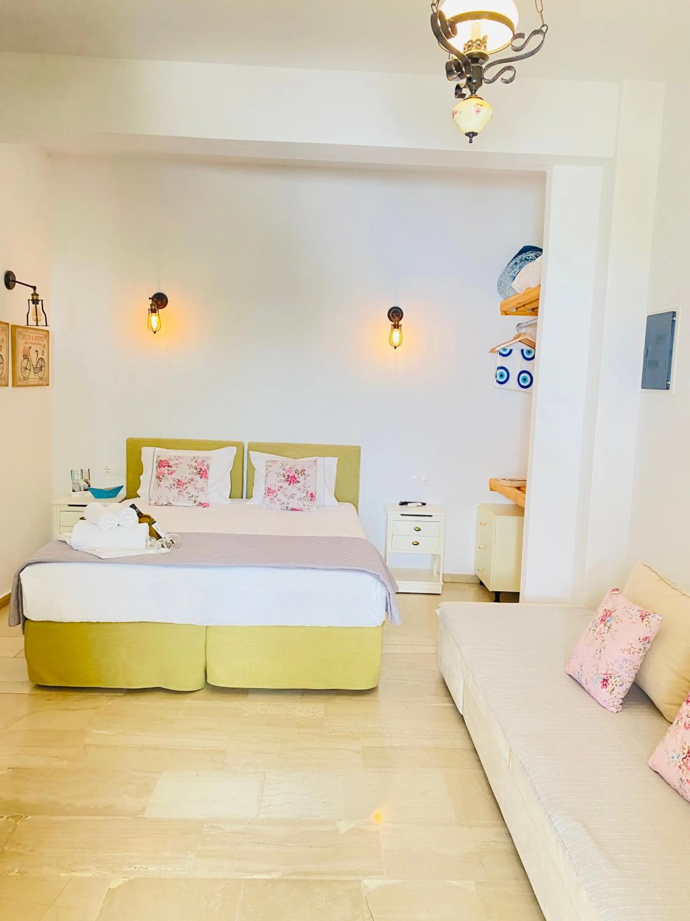 Photo of the whole room, Bed in Gerani Studios