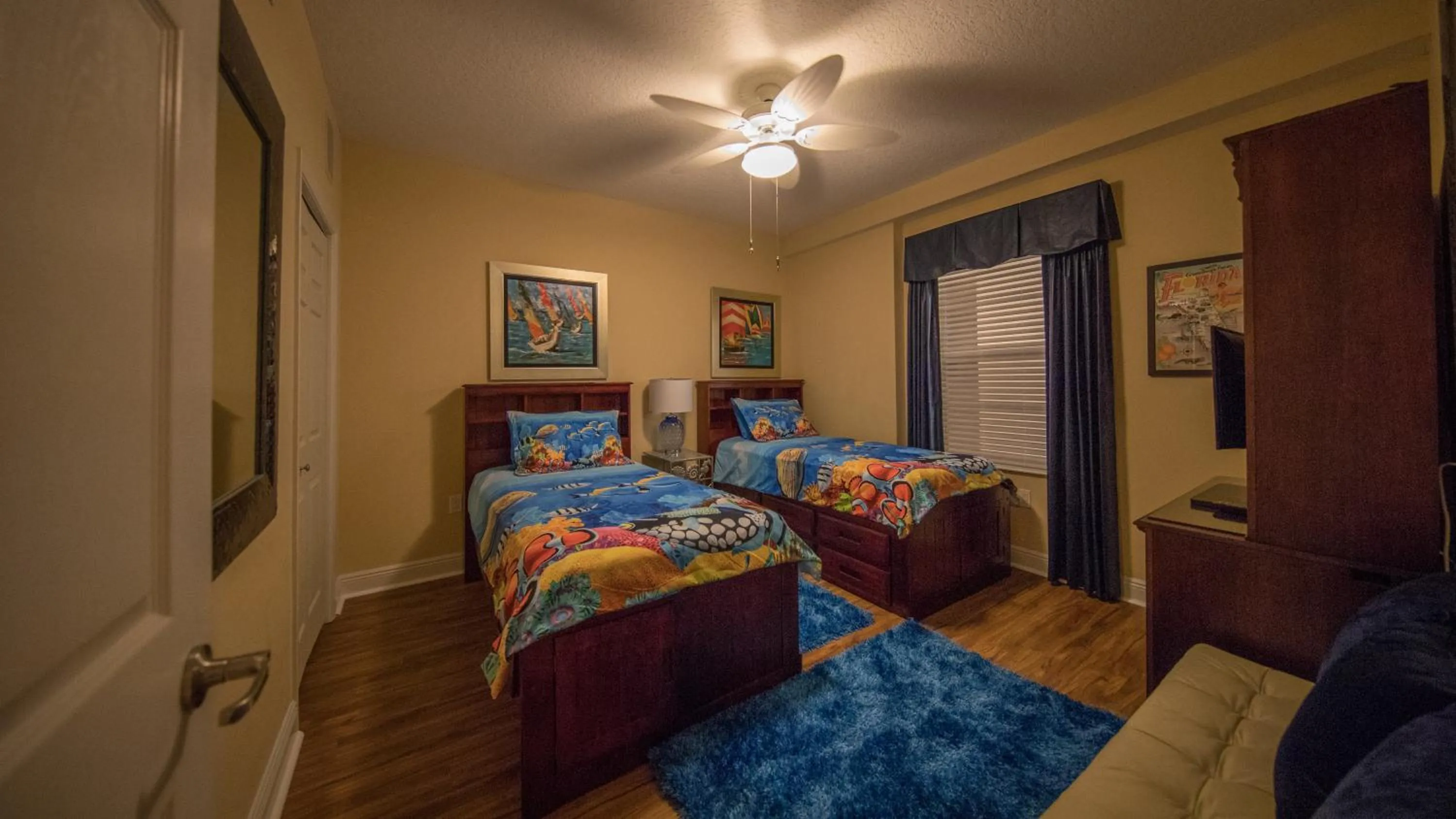 Bed in Family Friendly - Direct Oceanfront Sanibel 303