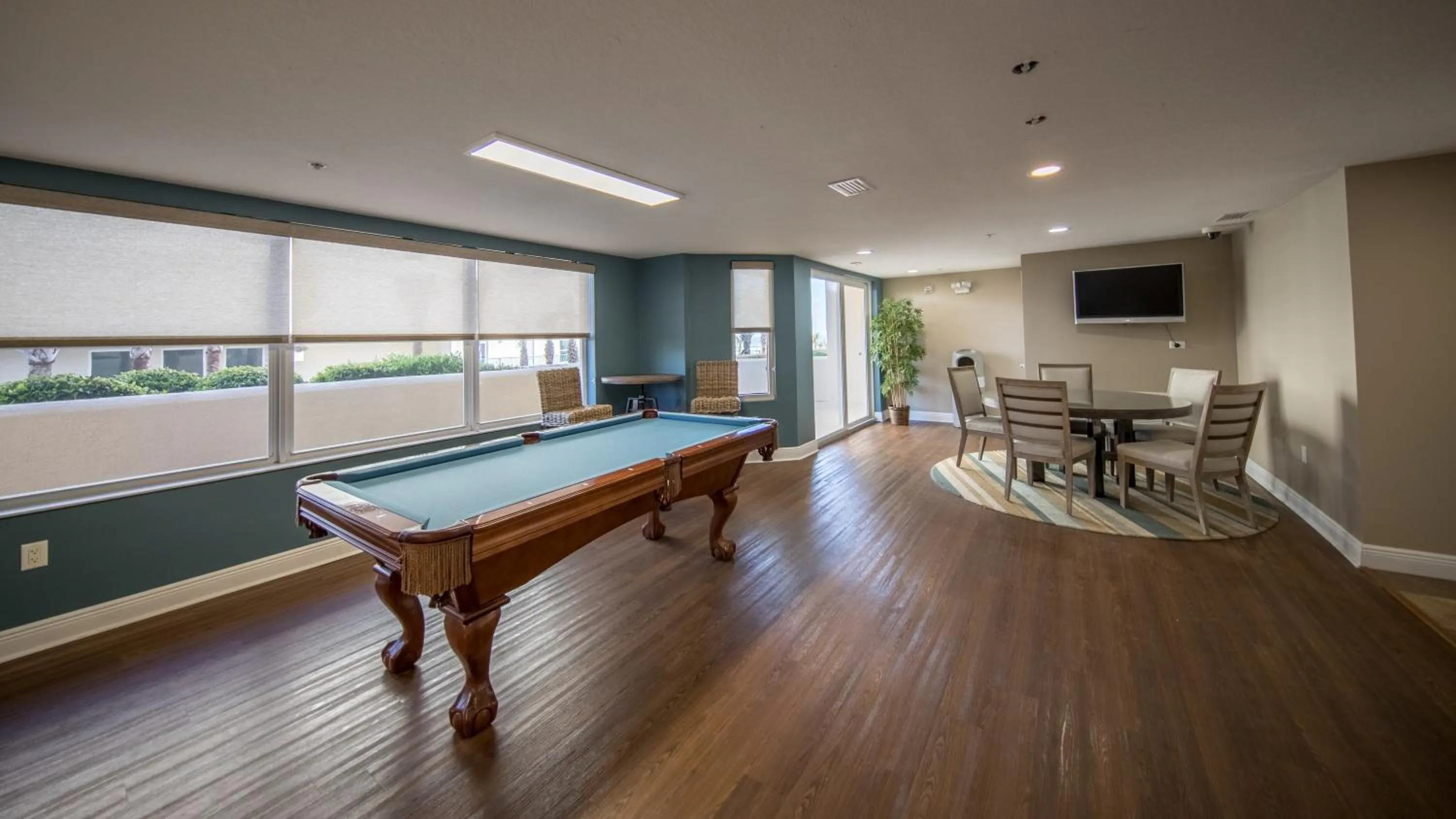 Communal lounge/ TV room in Family Friendly - Direct Oceanfront Sanibel 303