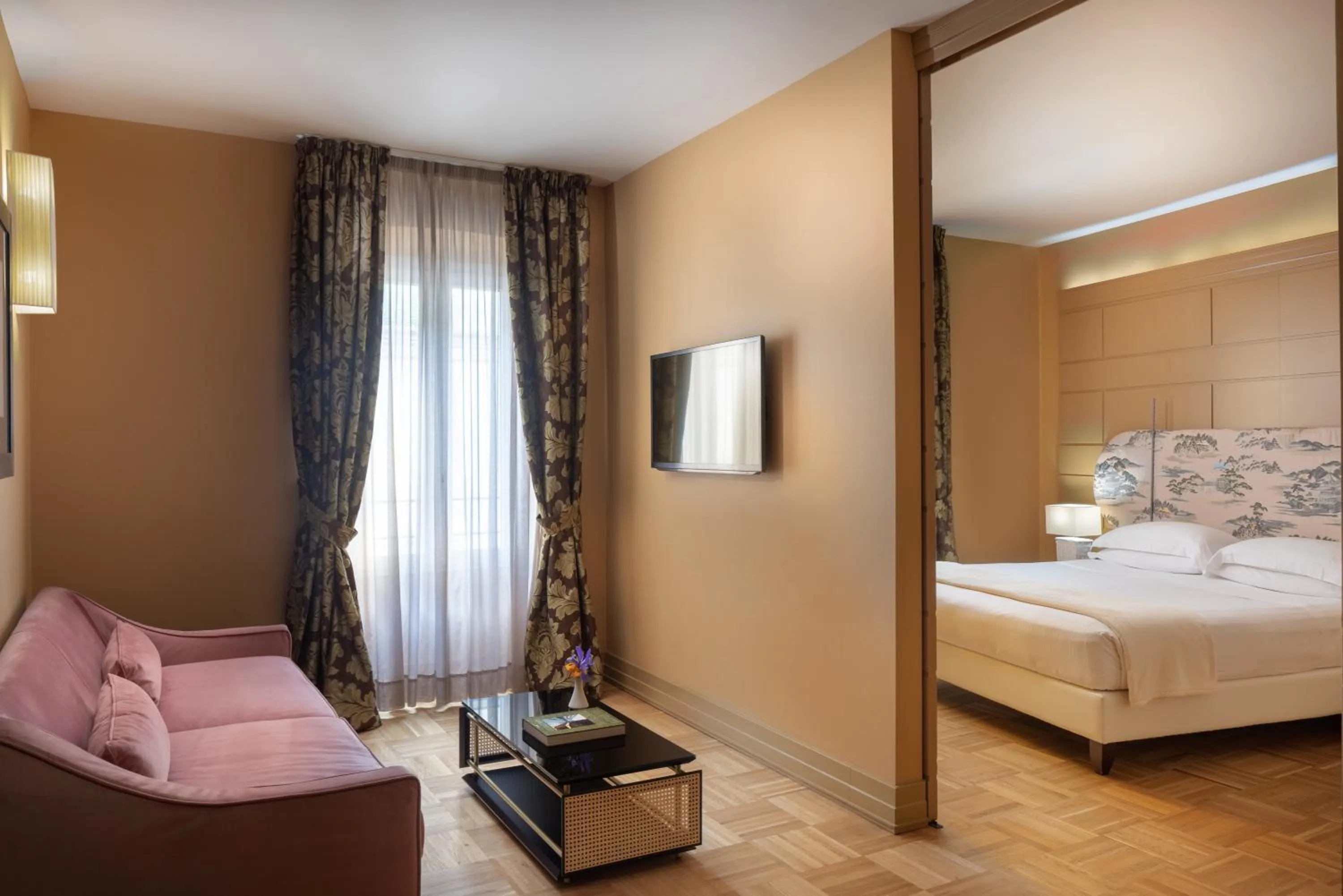 Photo of the whole room, Bed in Hotel Number Nine