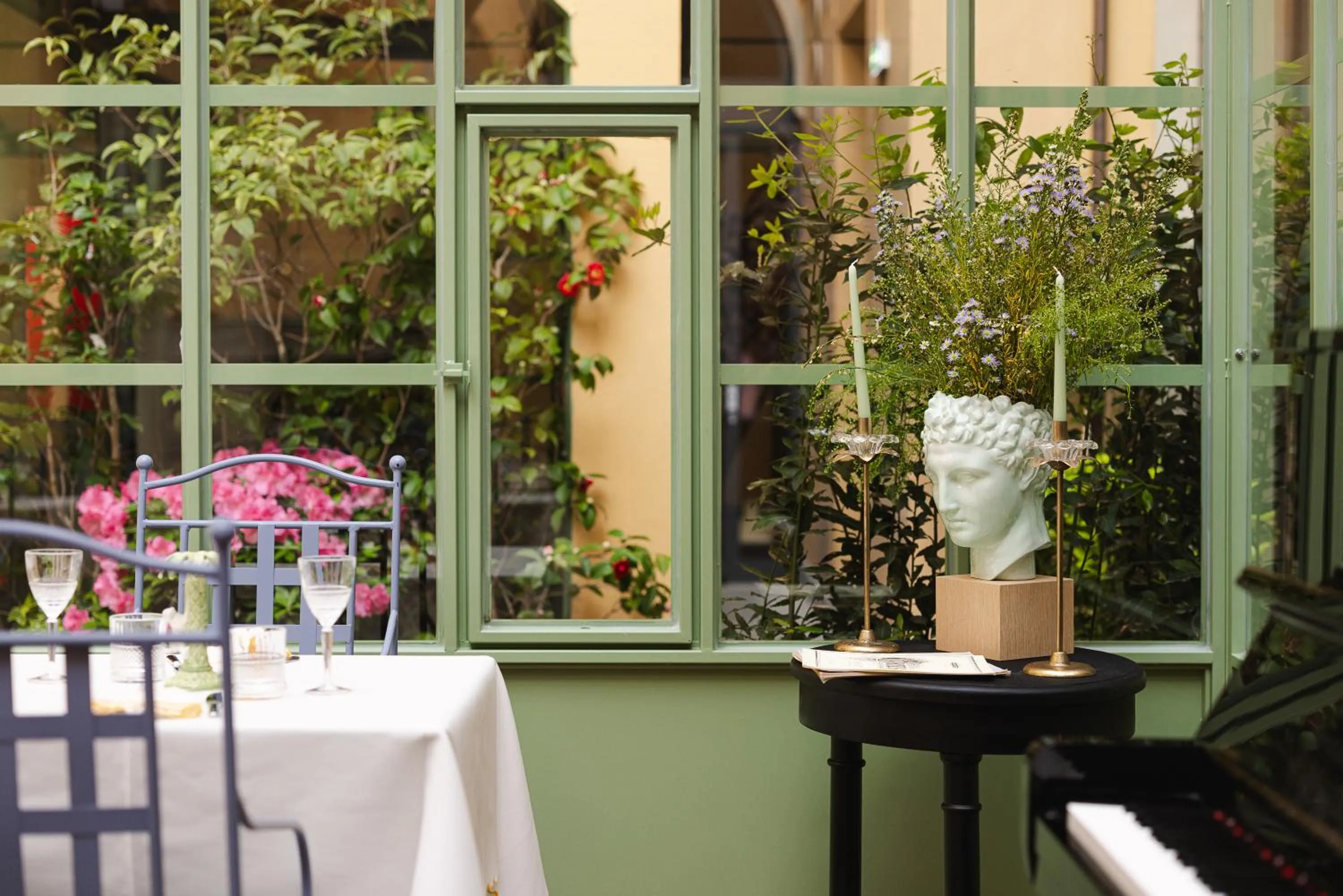 Dining area in Hotel Number Nine