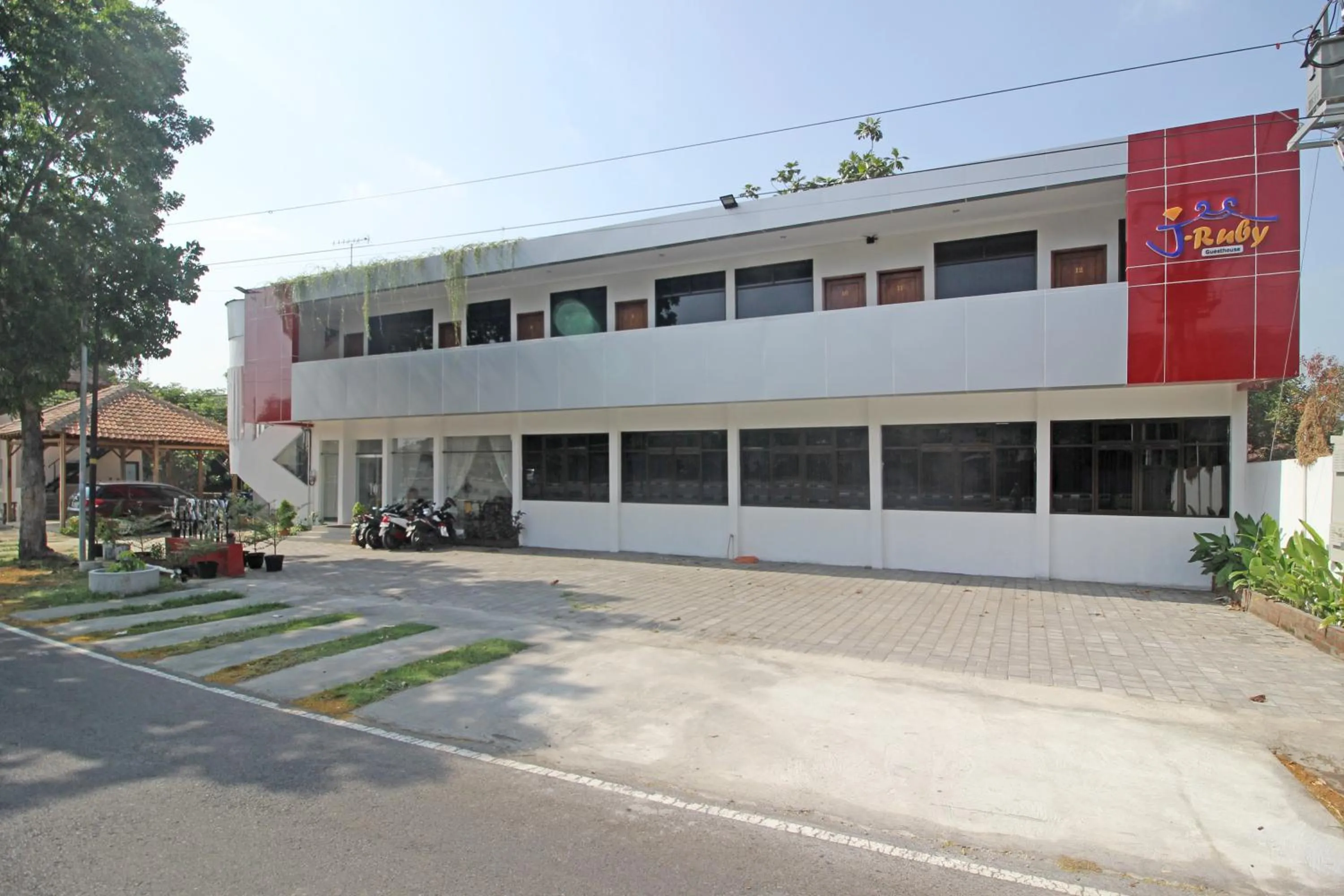 Property building in RedDoorz @ Jalan Ringroad Selatan