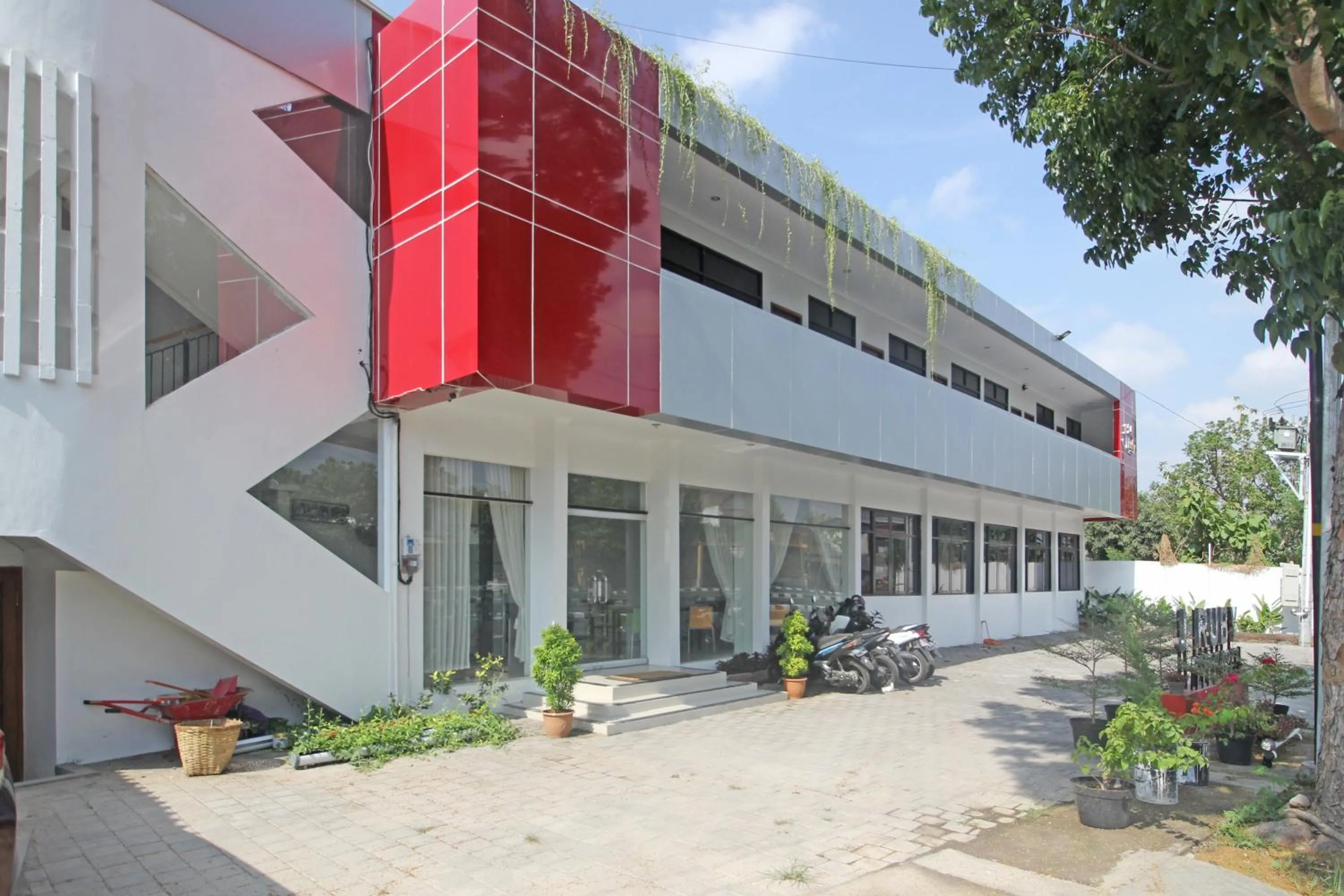 Property building in RedDoorz @ Jalan Ringroad Selatan