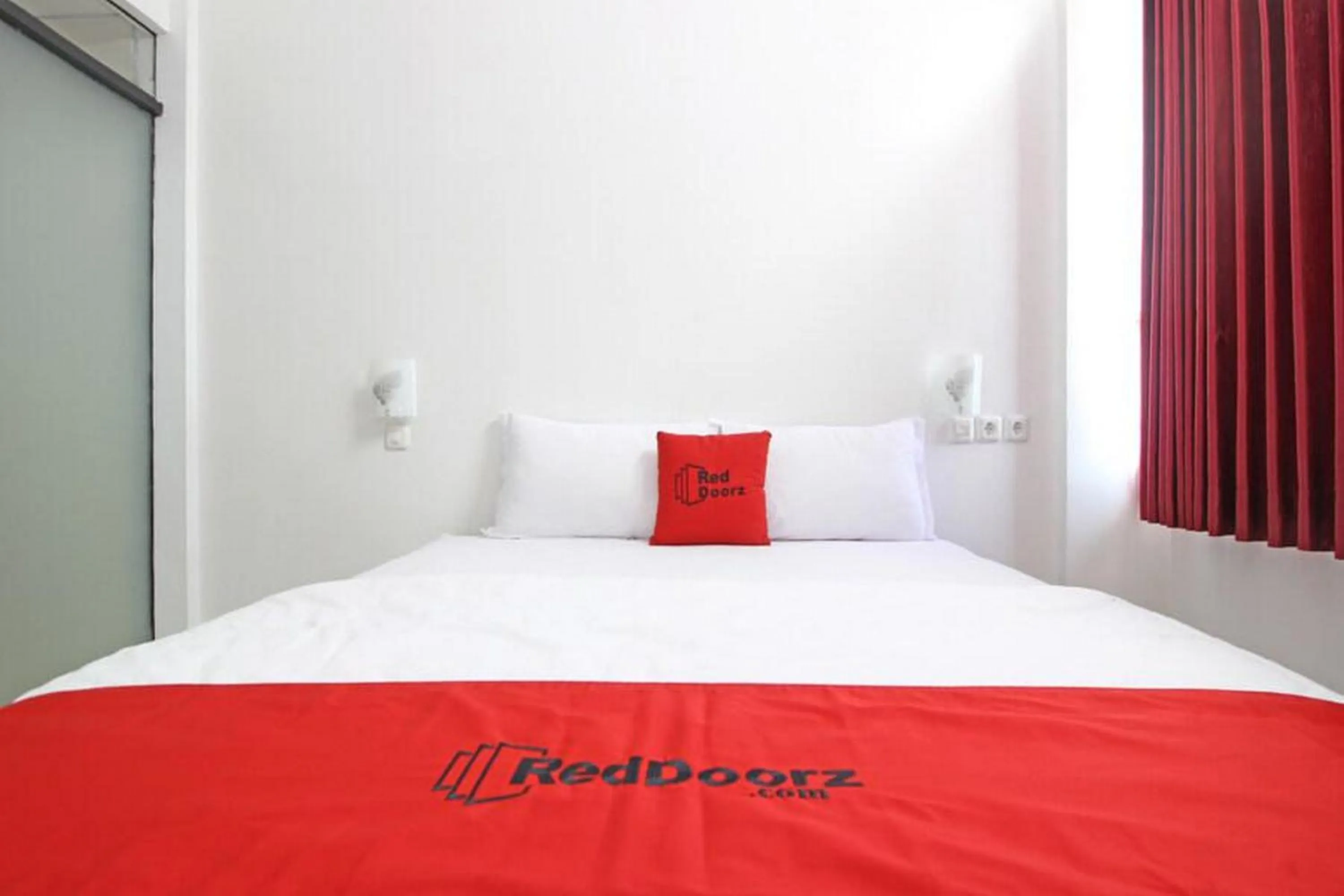 Bedroom, Bed in RedDoorz @ Jalan Ringroad Selatan