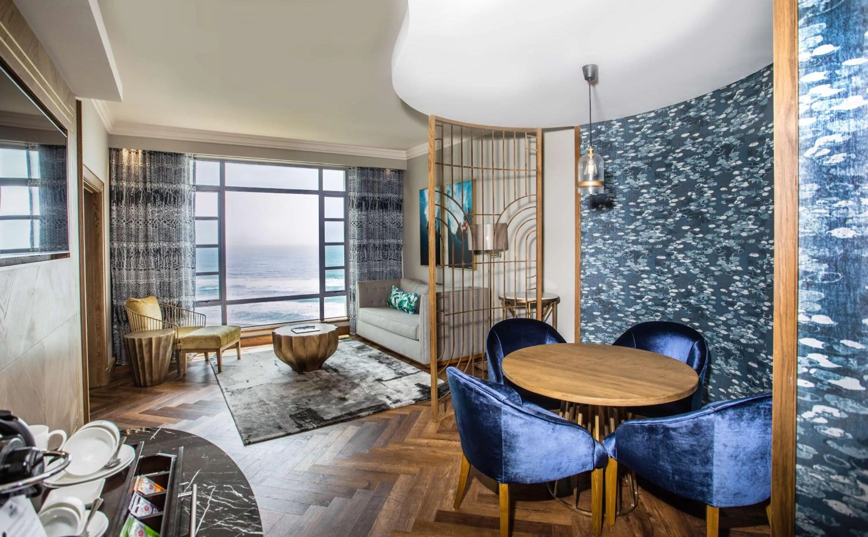 Living room in Suncoast Hotel & Towers