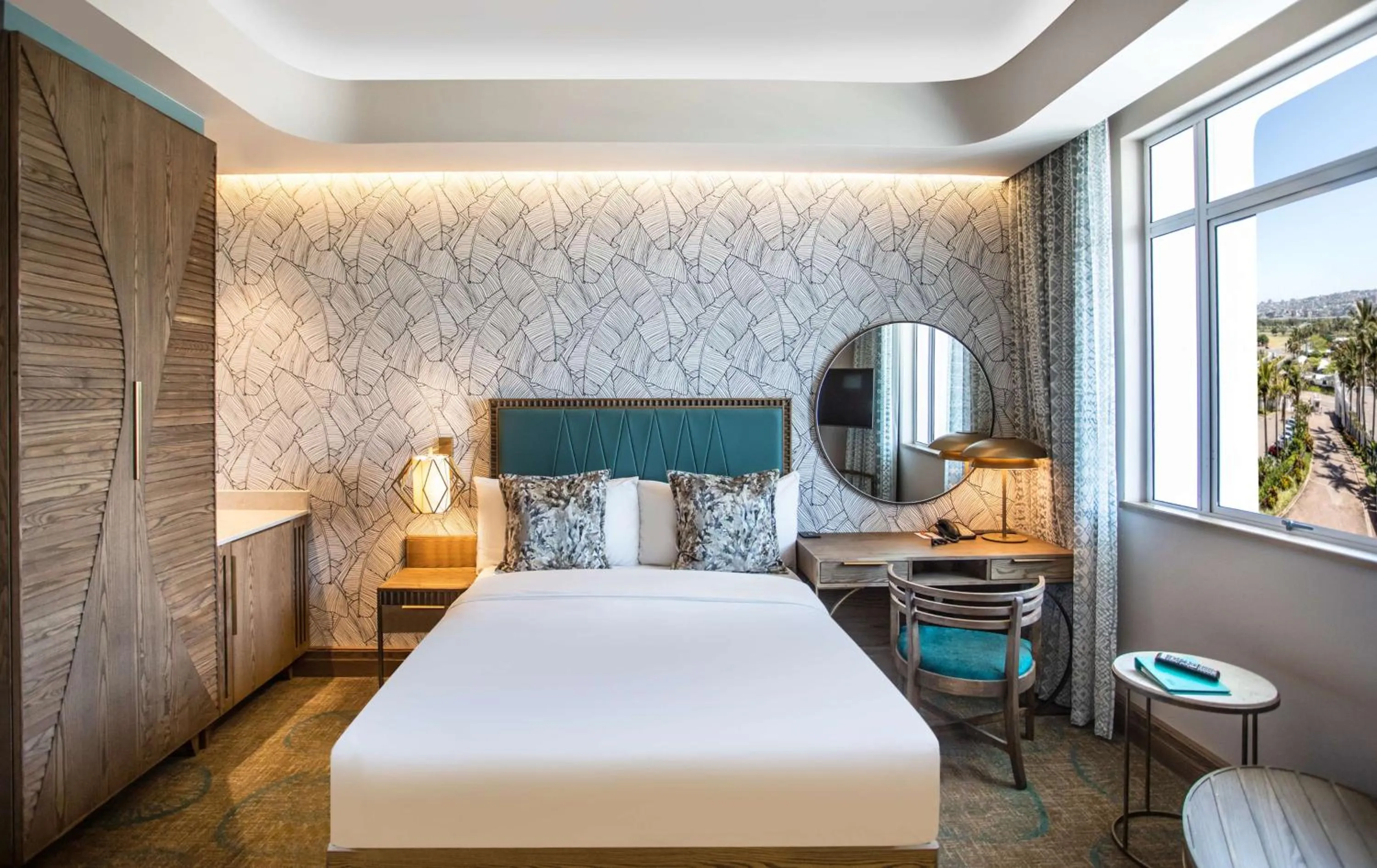 Photo of the whole room, Bed in Suncoast Hotel & Towers