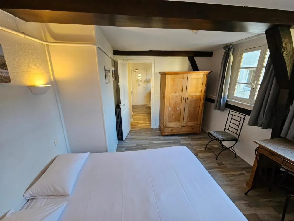 Photo of the whole room, Bed in Hôtel François d'O