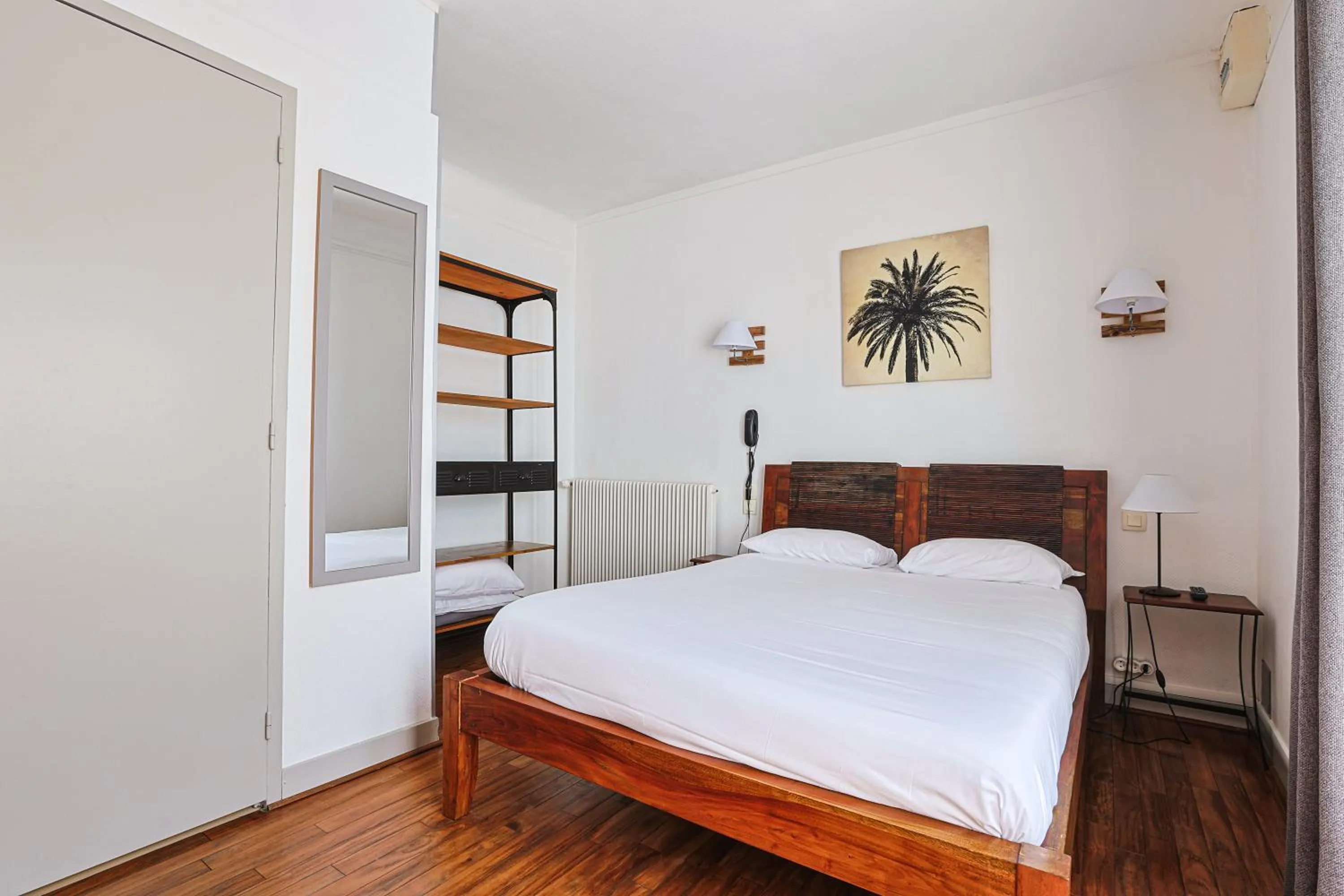 Photo of the whole room, Bed in Hôtel François d'O