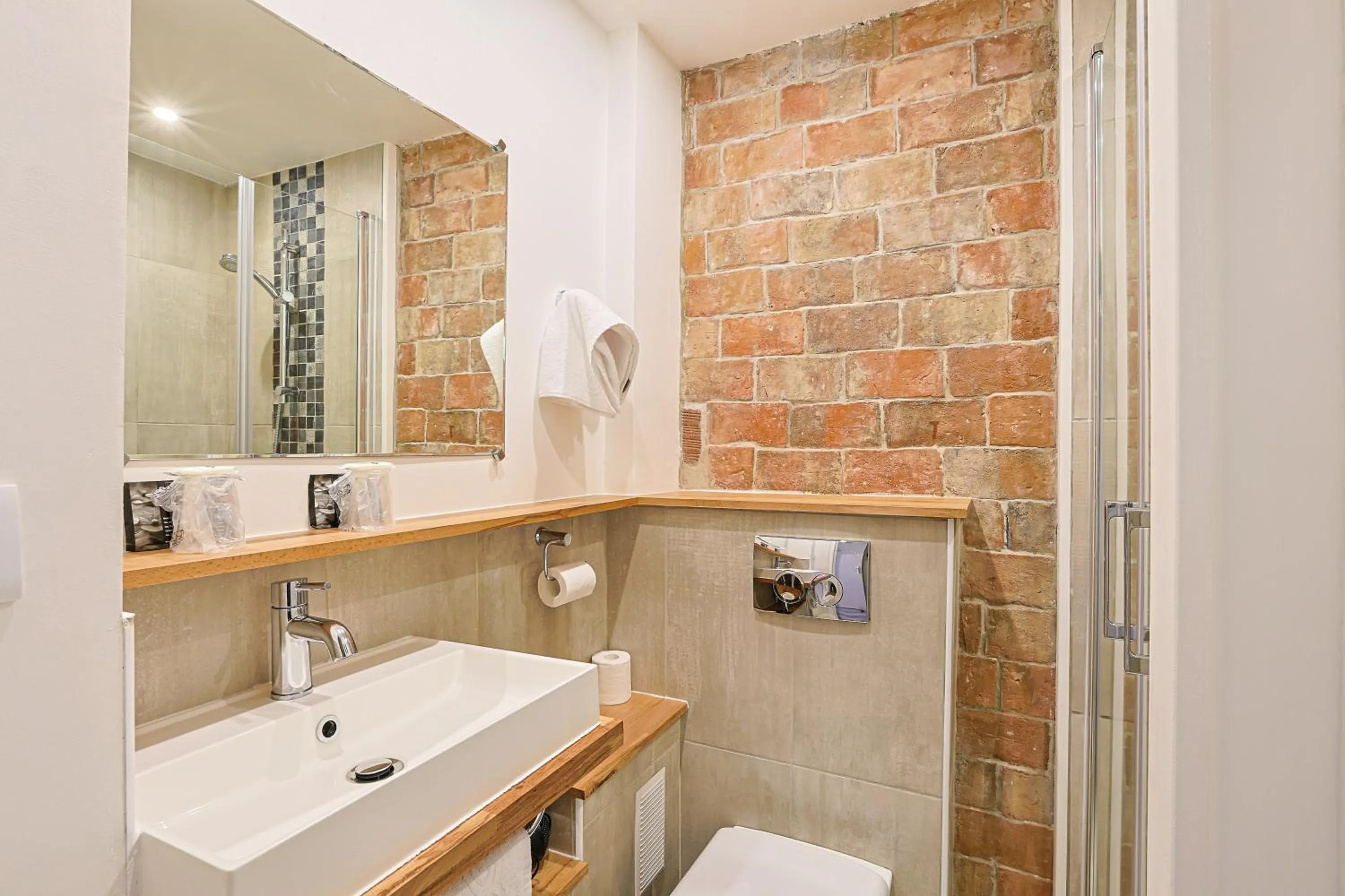 Shower in Hôtel François d'O