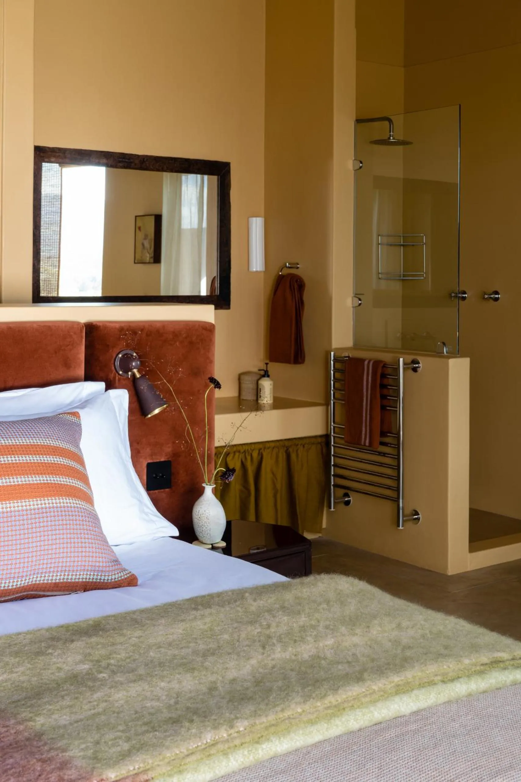 Bed in Tamodi Estate