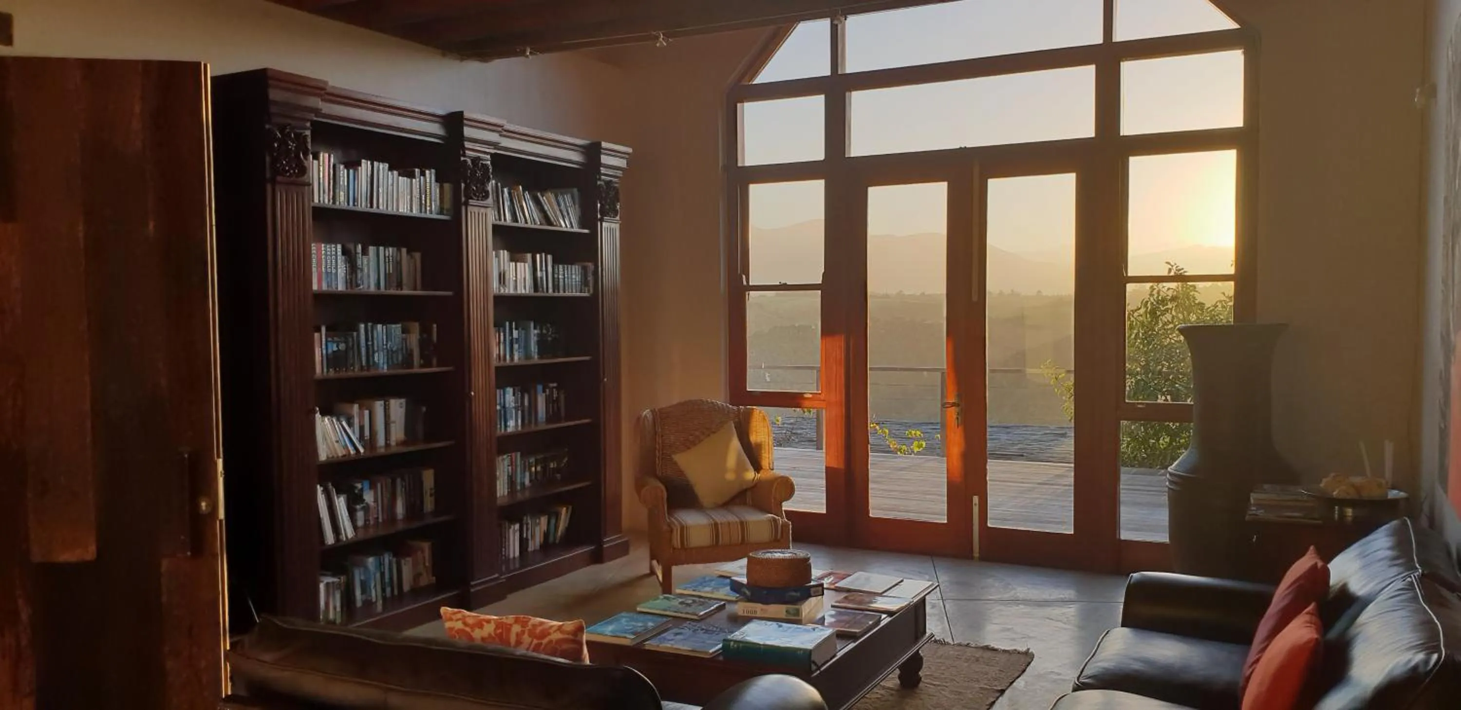 Library in Tamodi Lodge