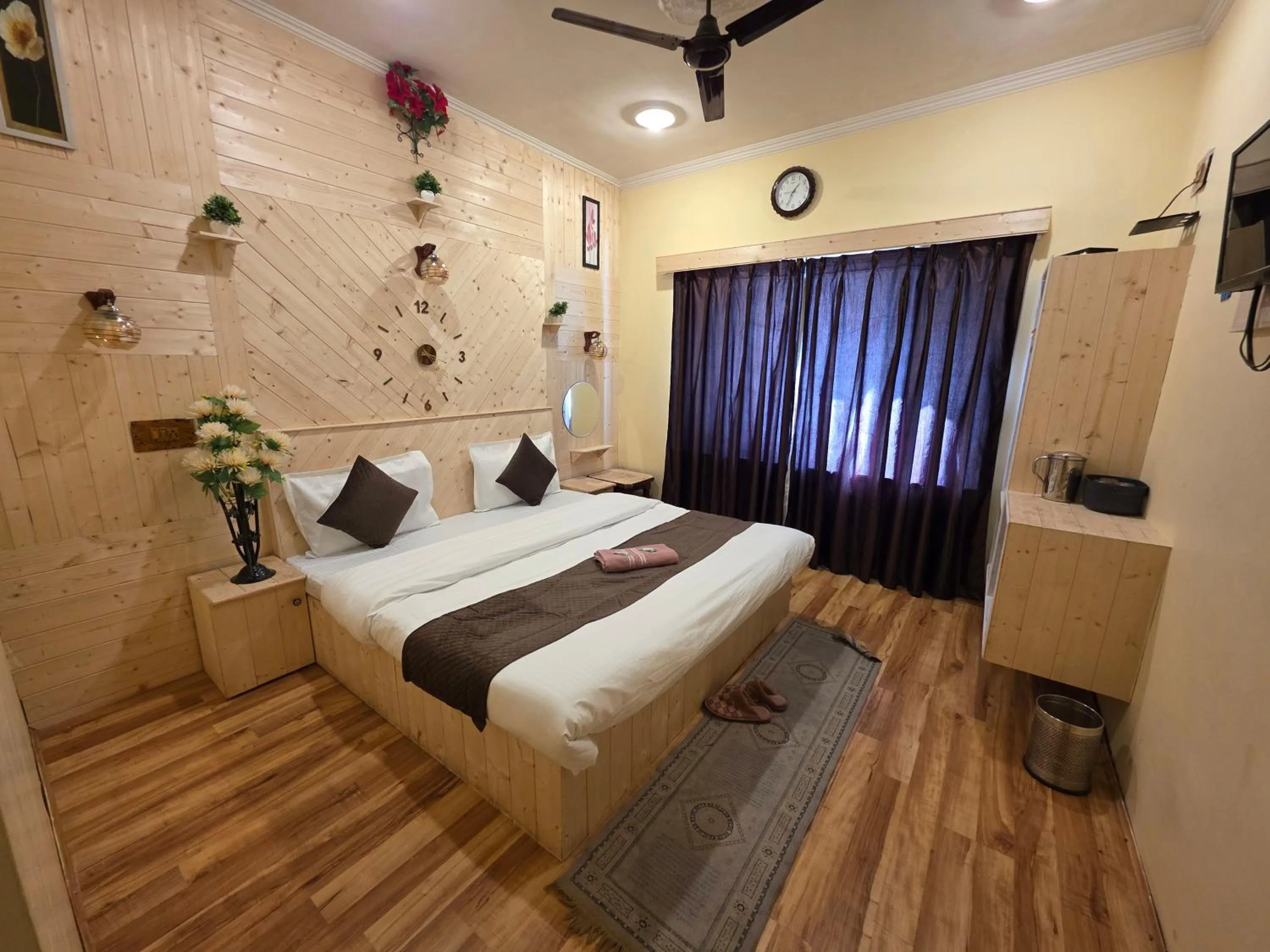 Bed in Hotel Young Mamta