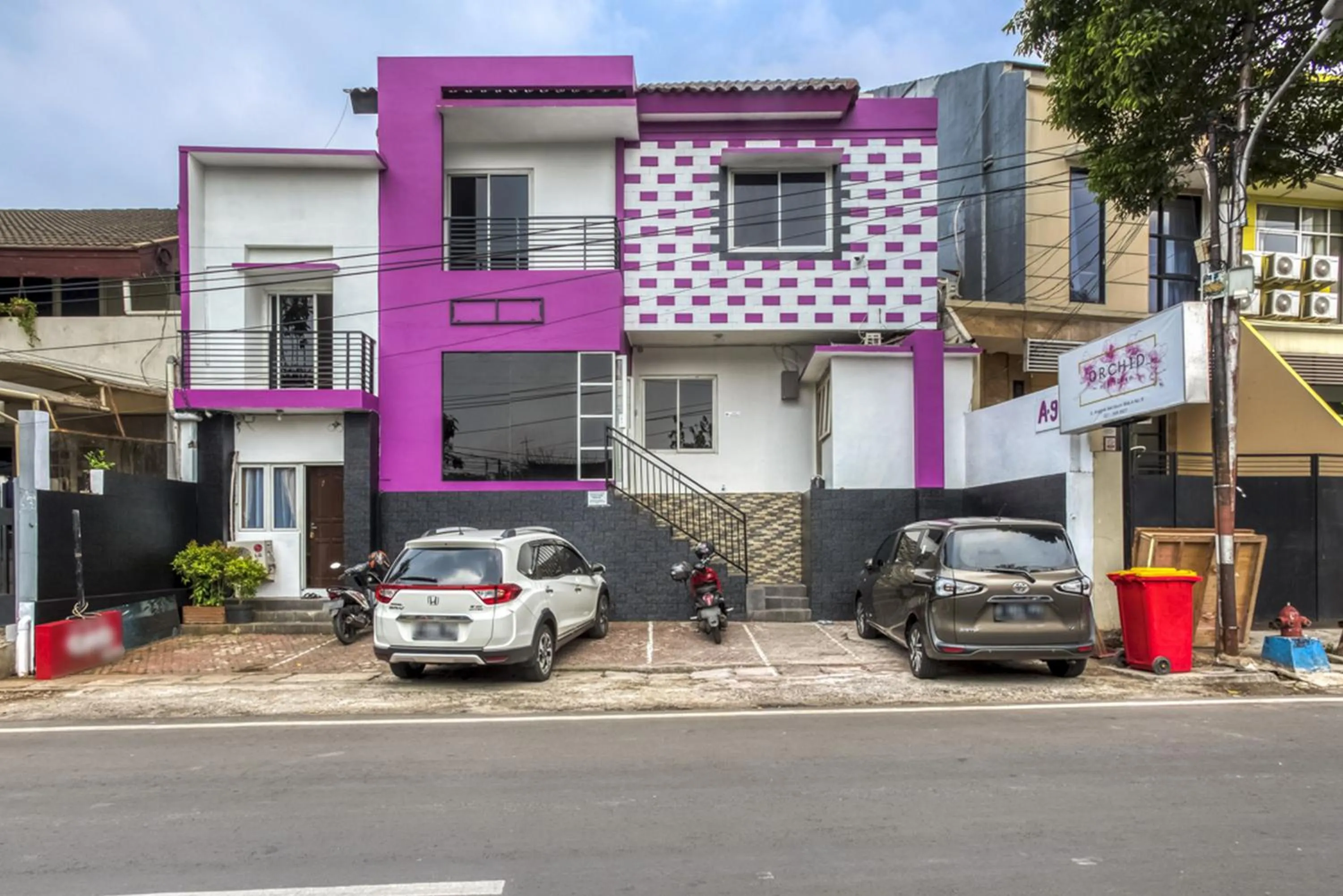 Property building in RedDoorz near Tomang 2