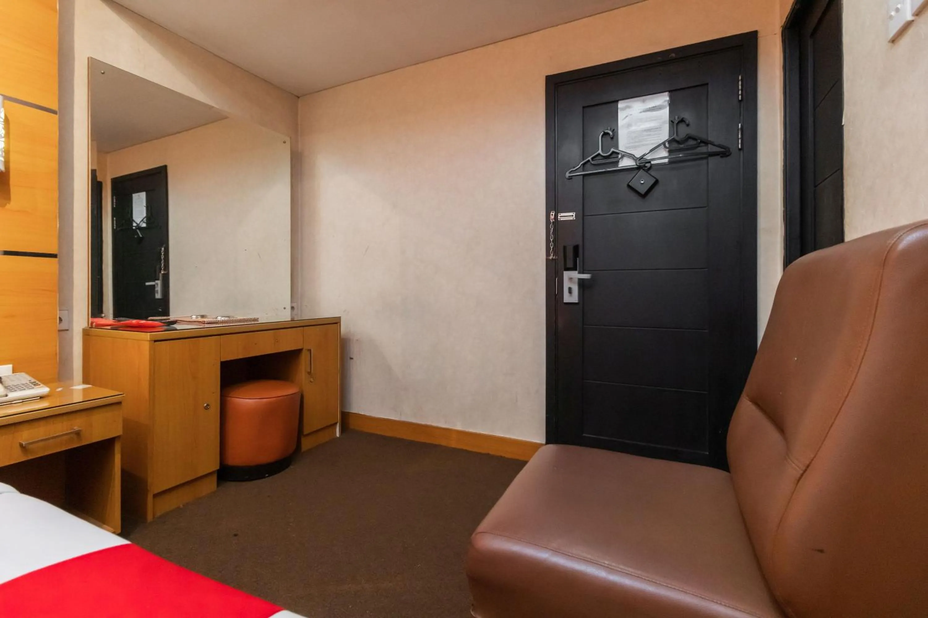 Photo of the whole room in RedDoorz at Jalan Gunung Sahari