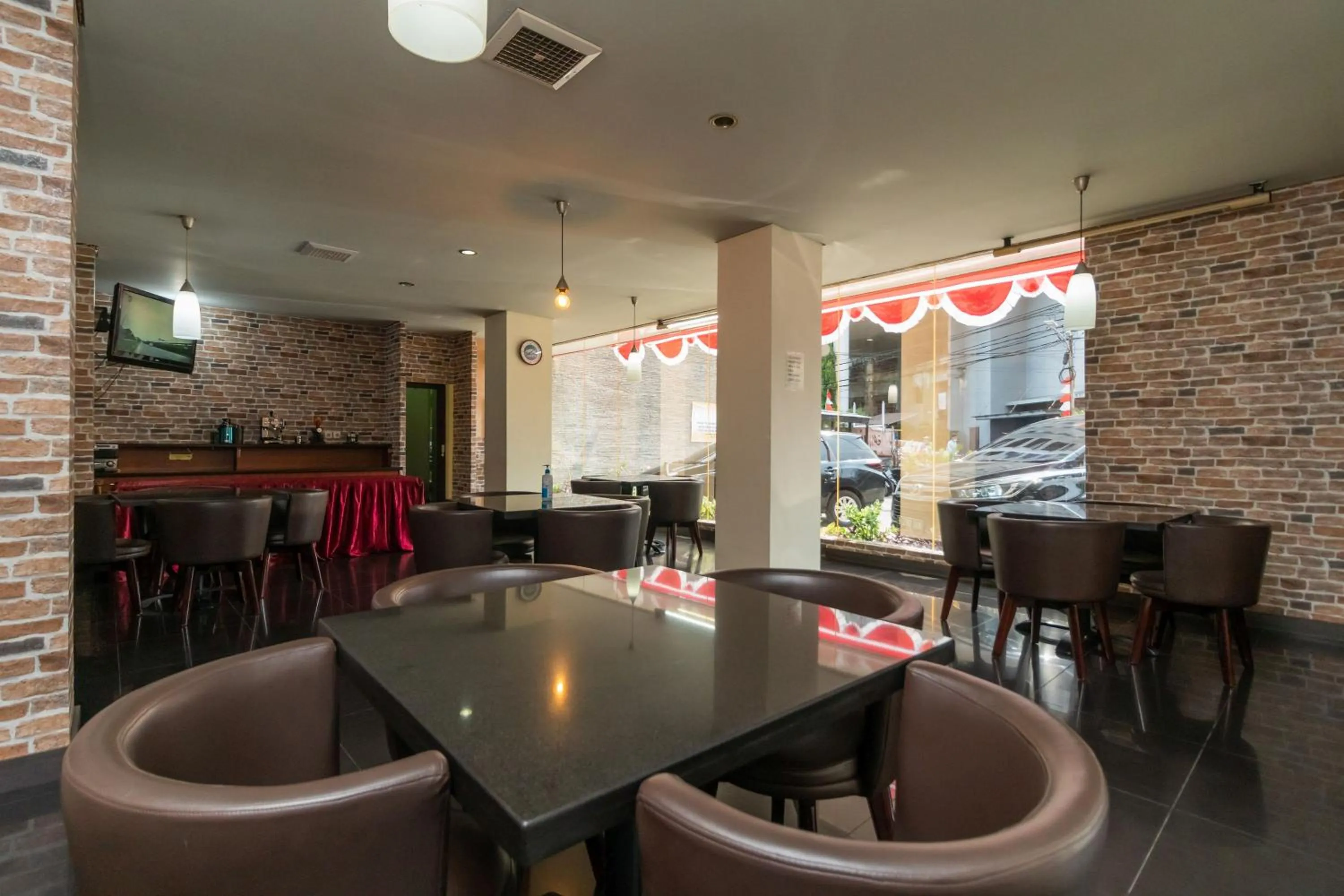 Restaurant/places to eat in RedDoorz at Jalan Gunung Sahari