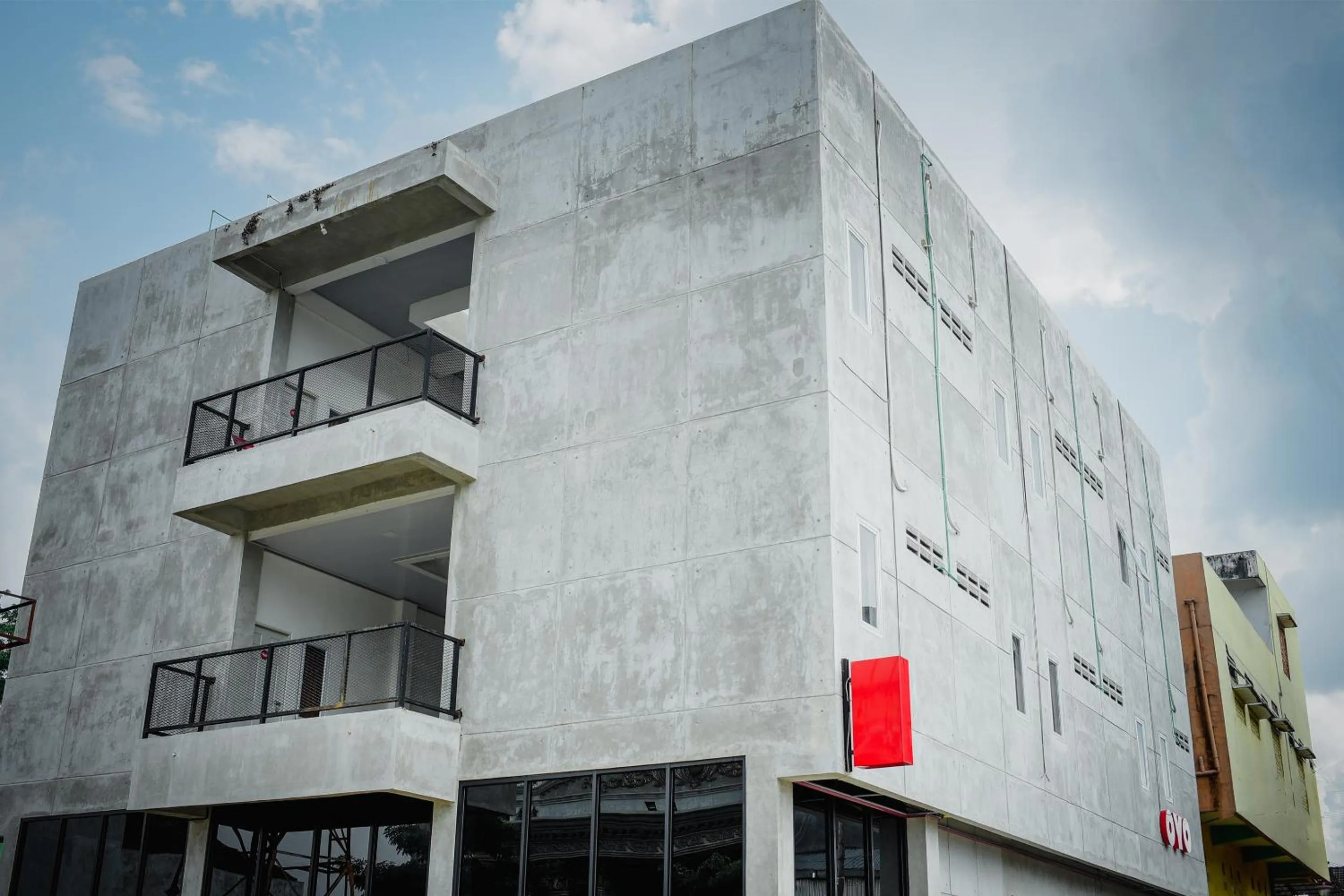 Facade/entrance, Property Building in OYO 183 The Pipe House