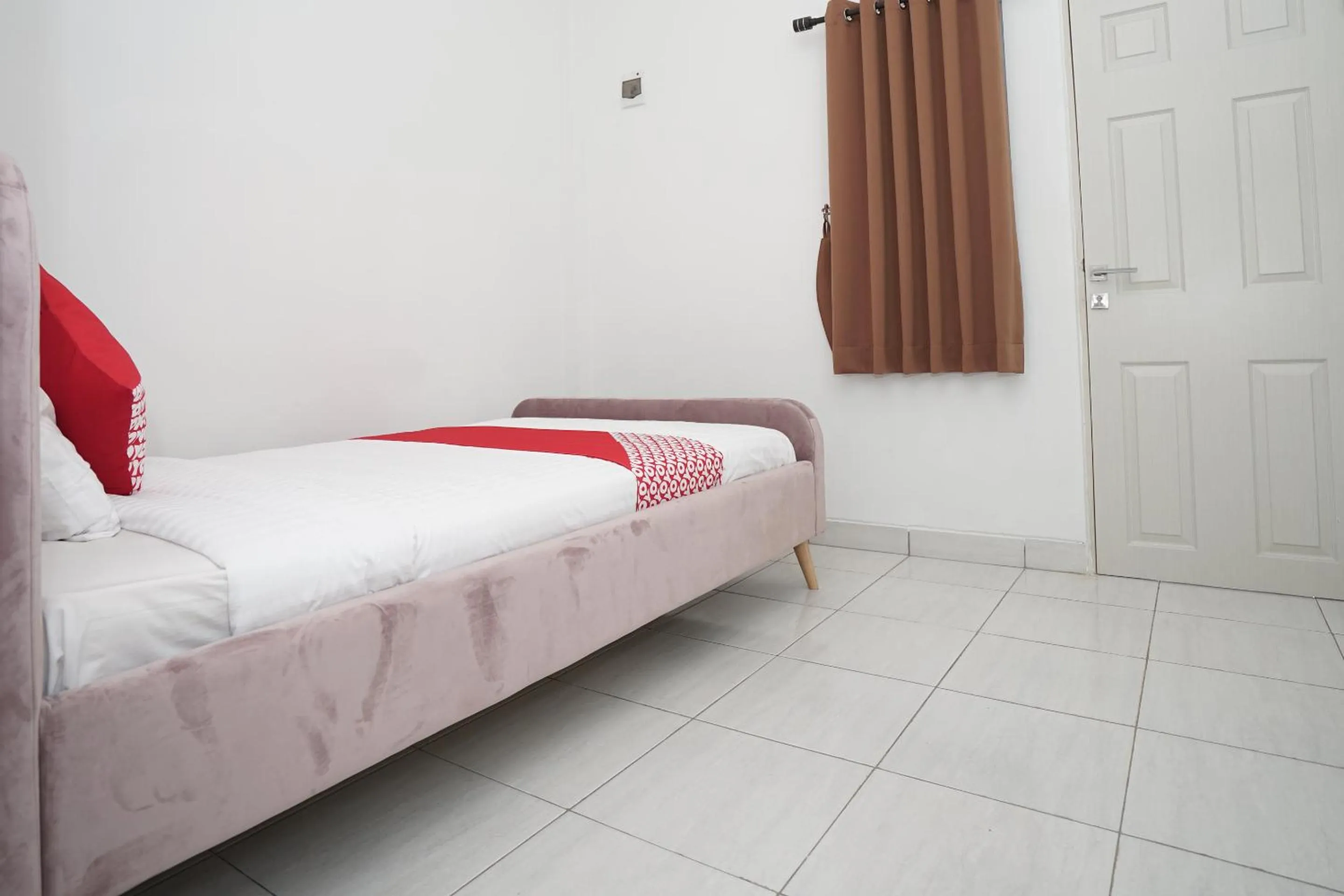 Bedroom in OYO 183 The Pipe House