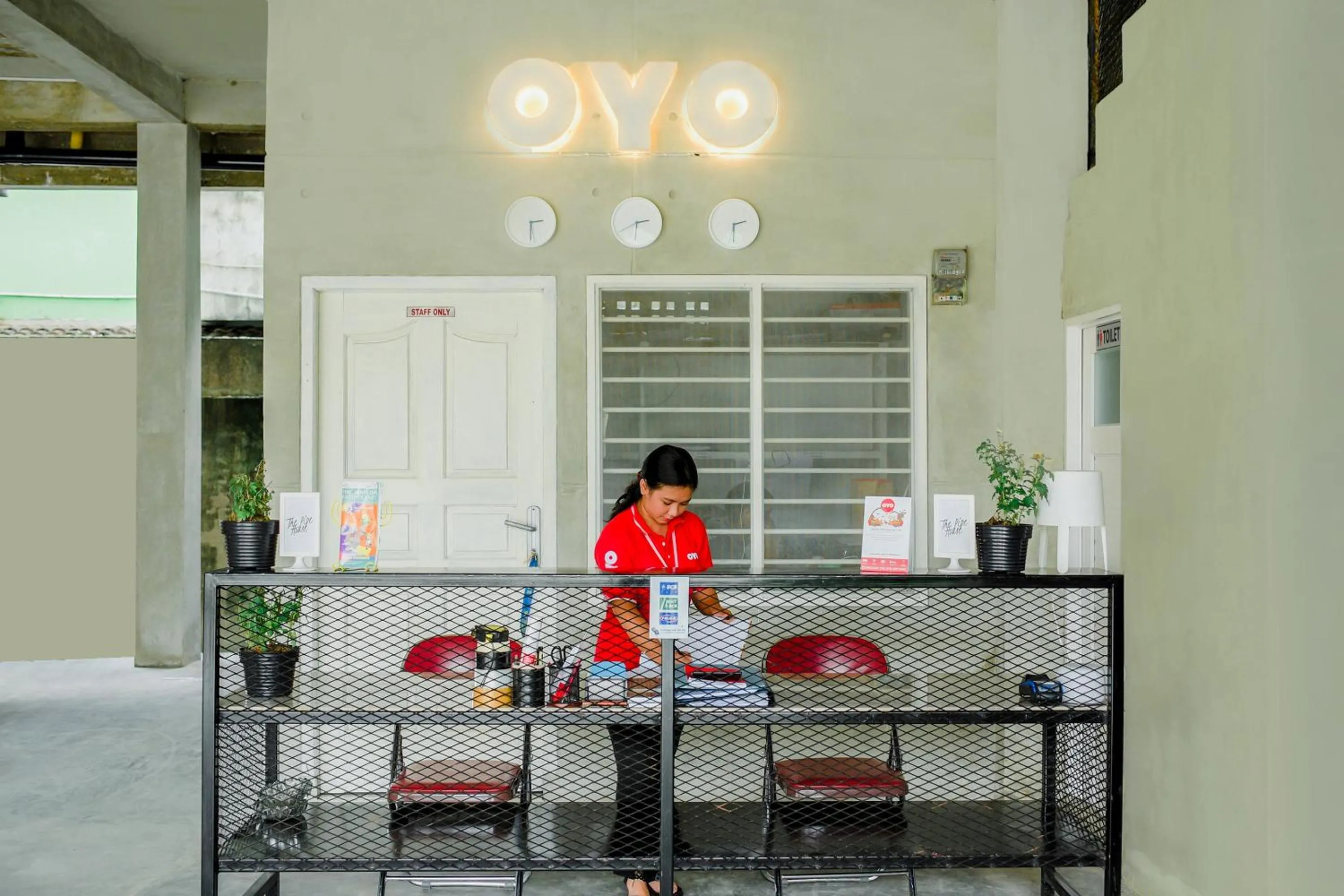 Lobby or reception in OYO 183 The Pipe House