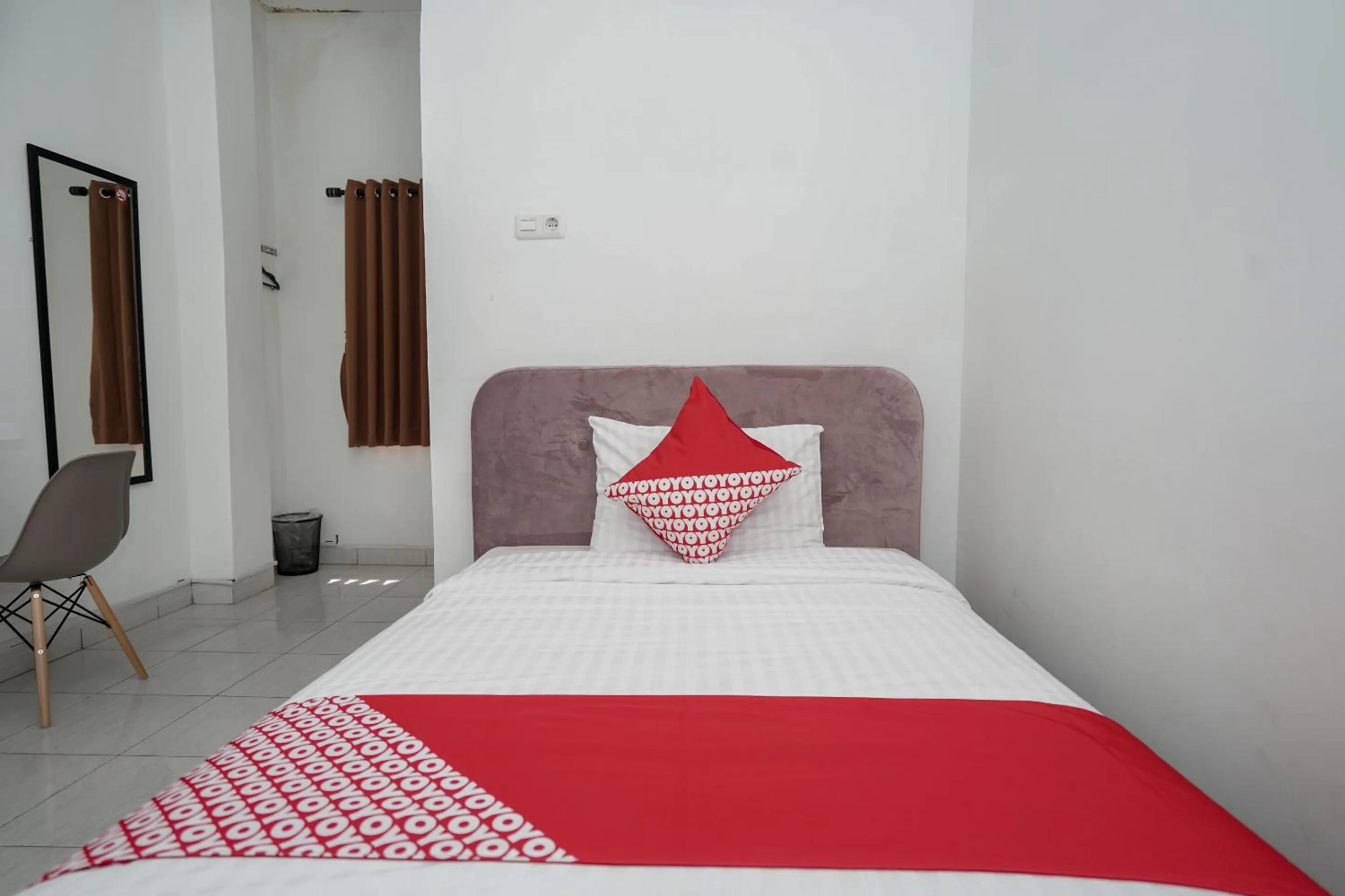 Bedroom in OYO 183 The Pipe House