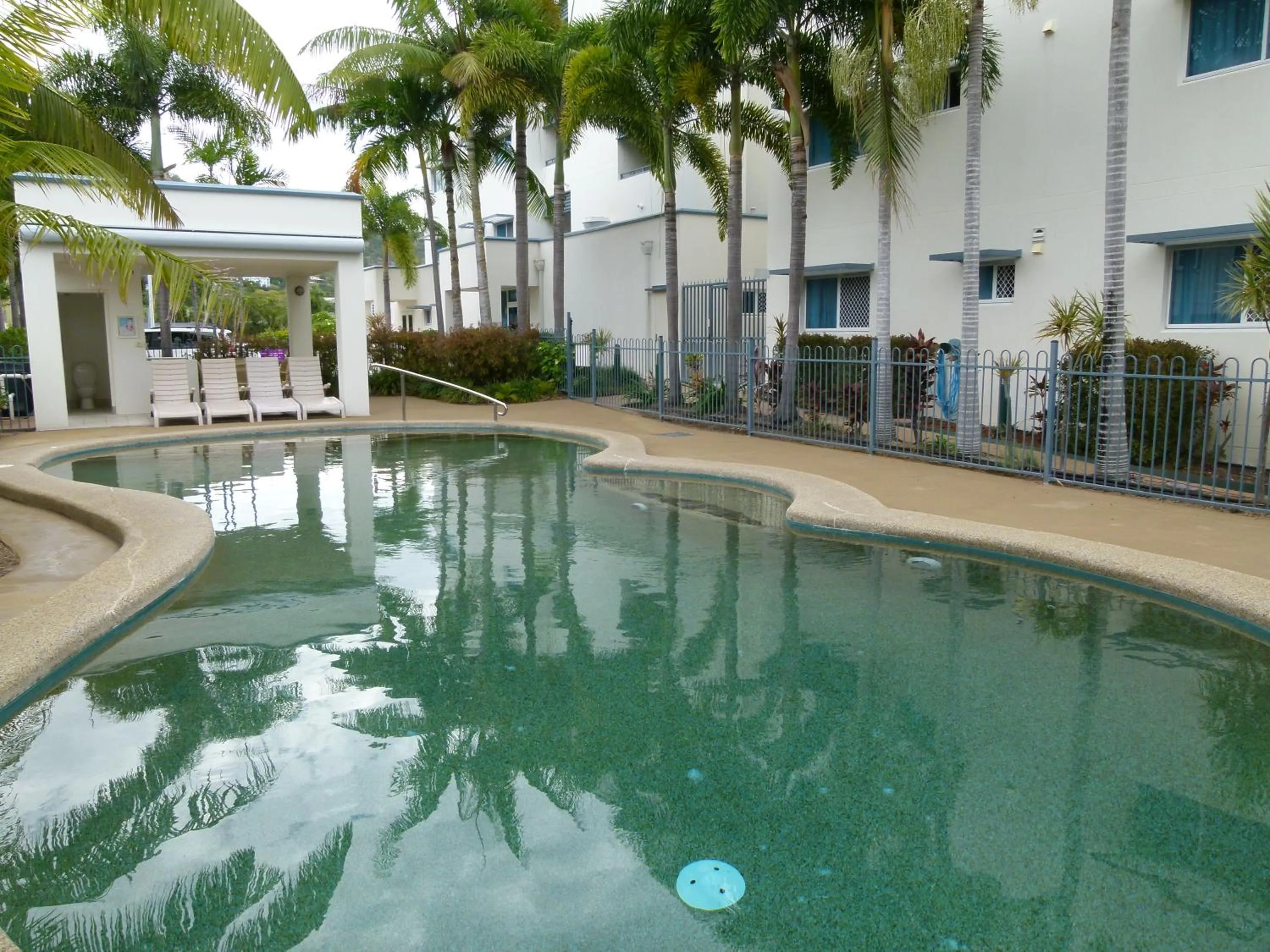 Swimming pool in Madison Ocean Breeze Apartments