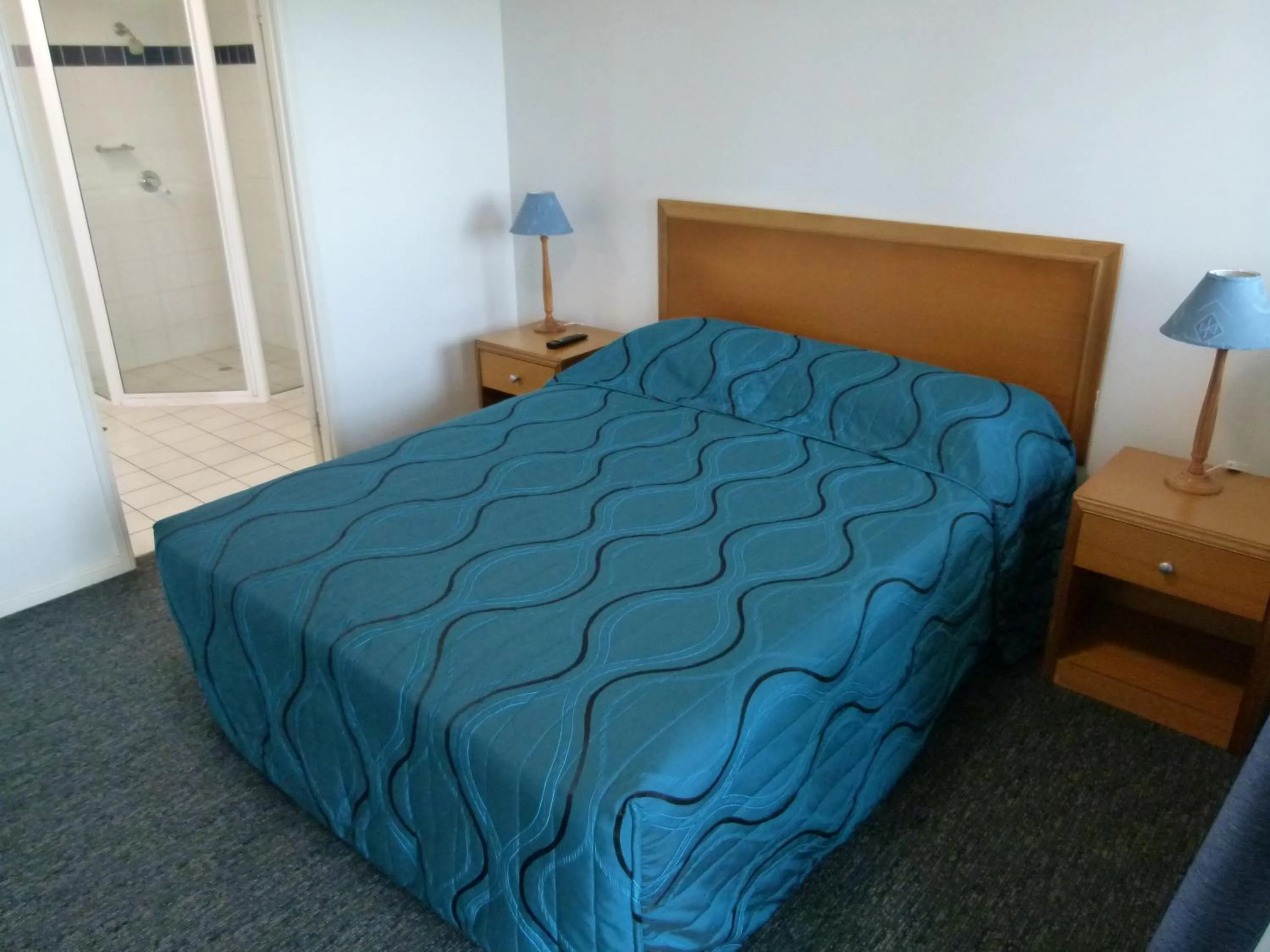 Bed in Madison Ocean Breeze Apartments