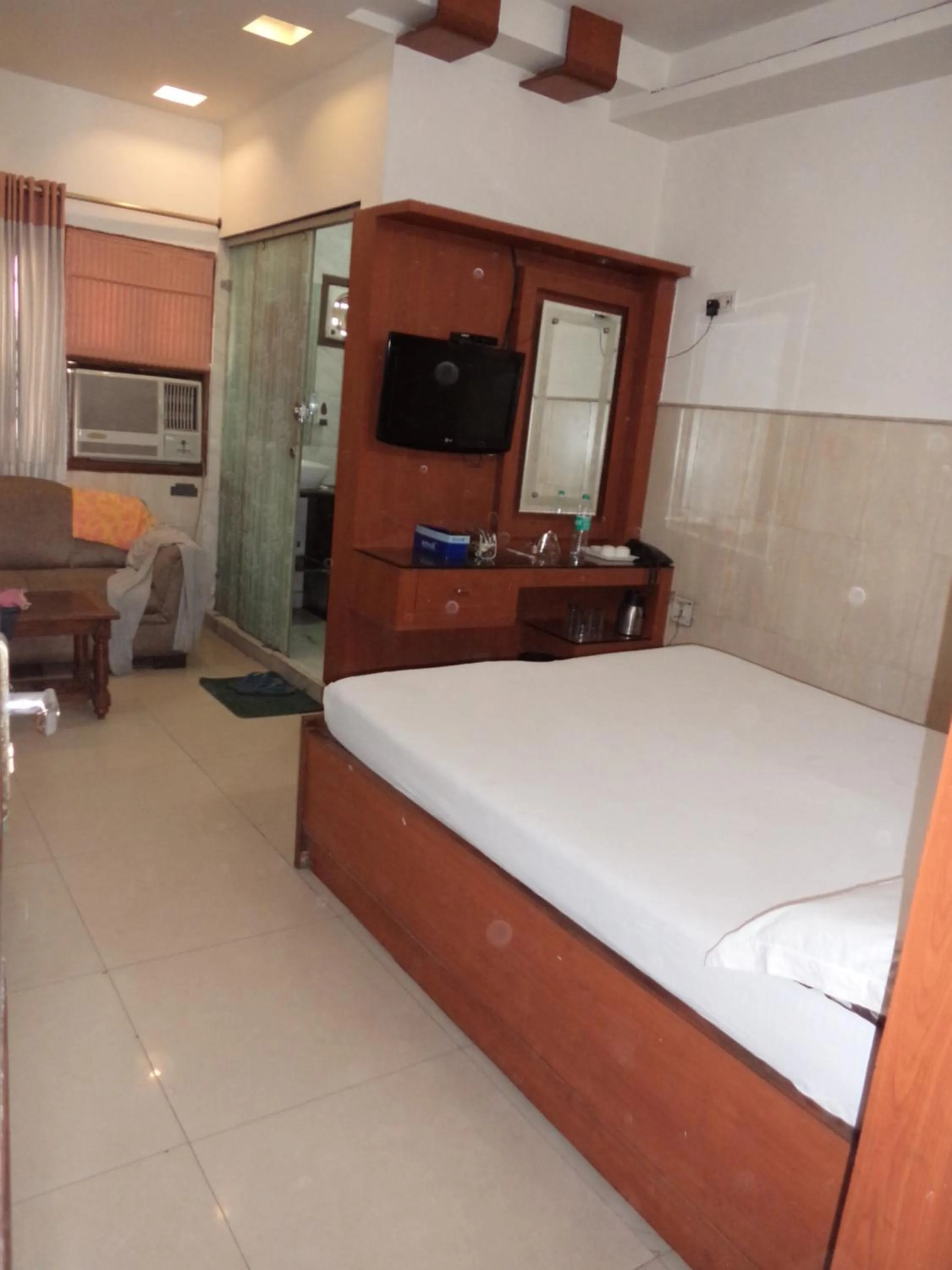 Bed in Hotel Ashirwad near New Delhi Railway Station, Paharganj